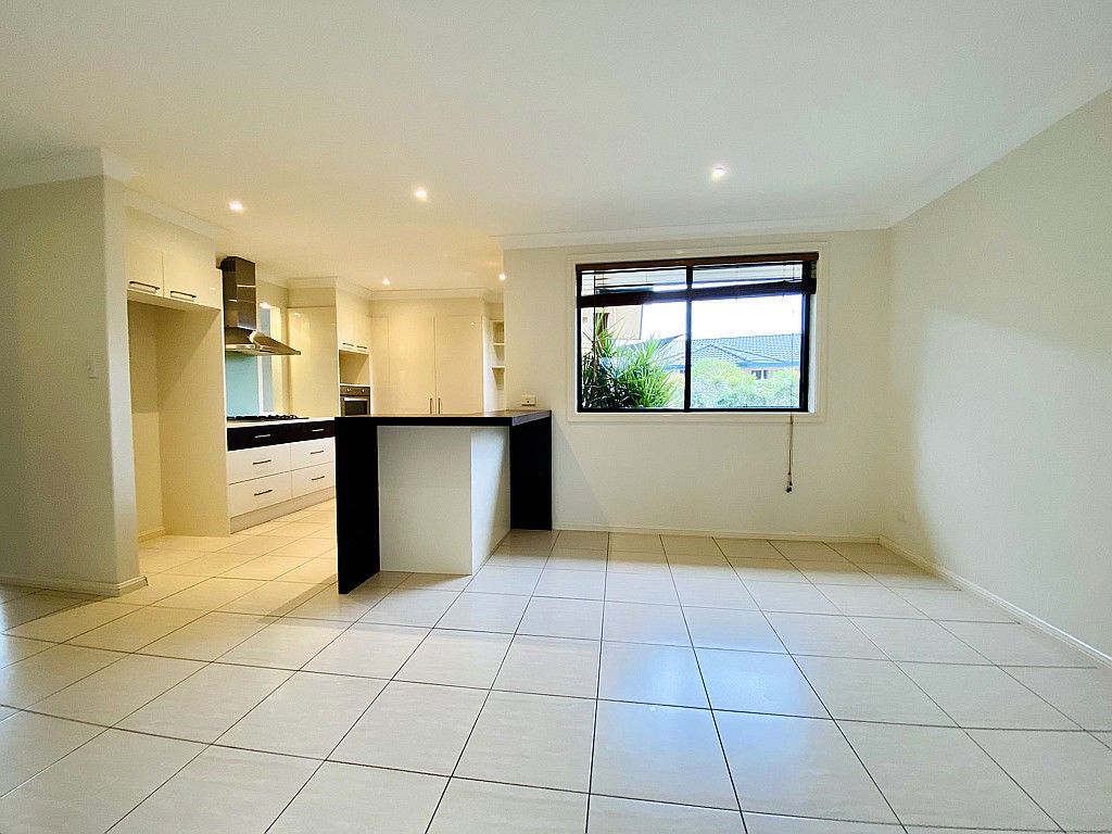 2/11 Yellowfin Avenue, Old Bar, NSW 2430