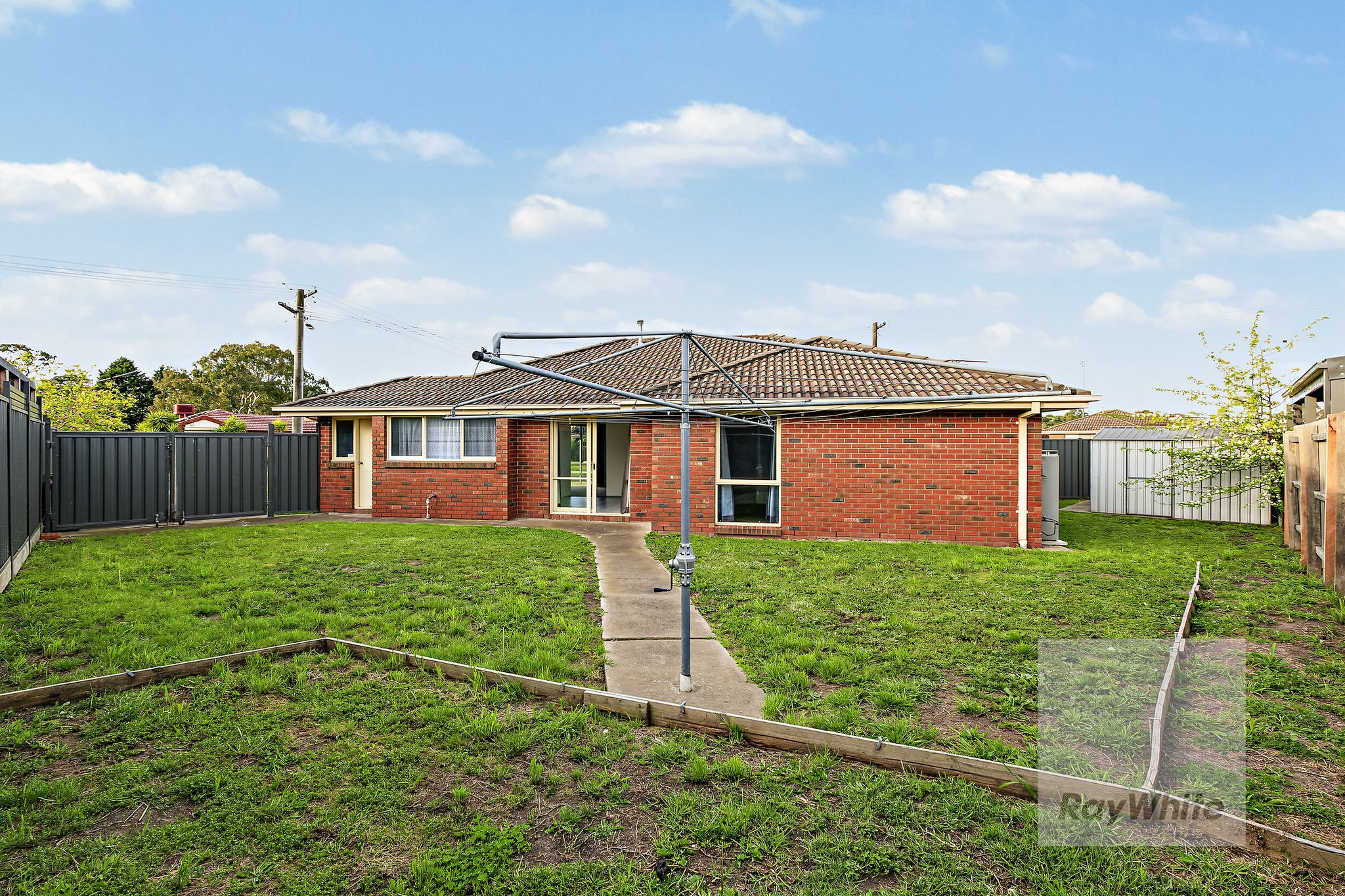 27 Halter Crescent — photo 13 of 14