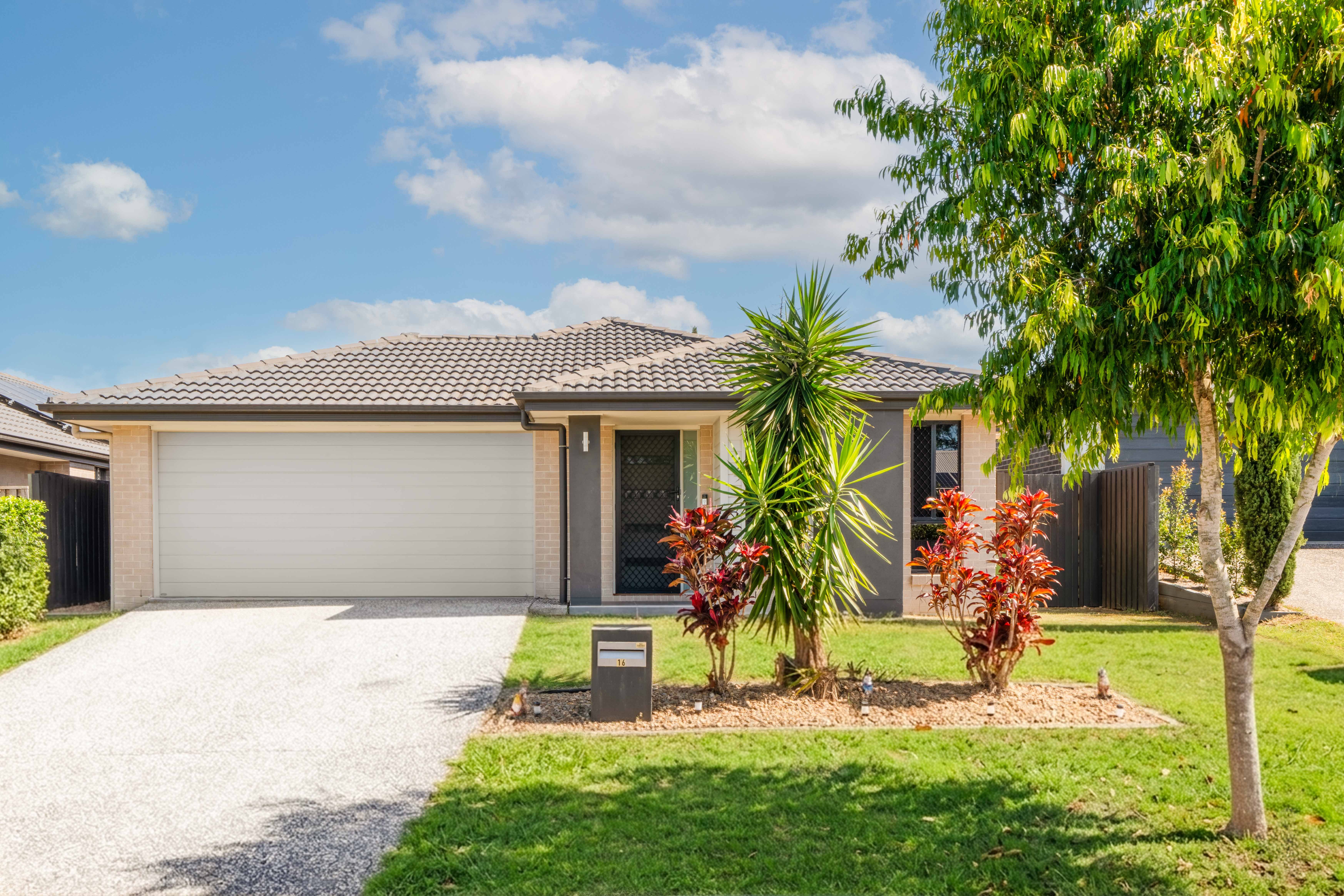 16 Madden Street, Collingwood Park QLD 4301