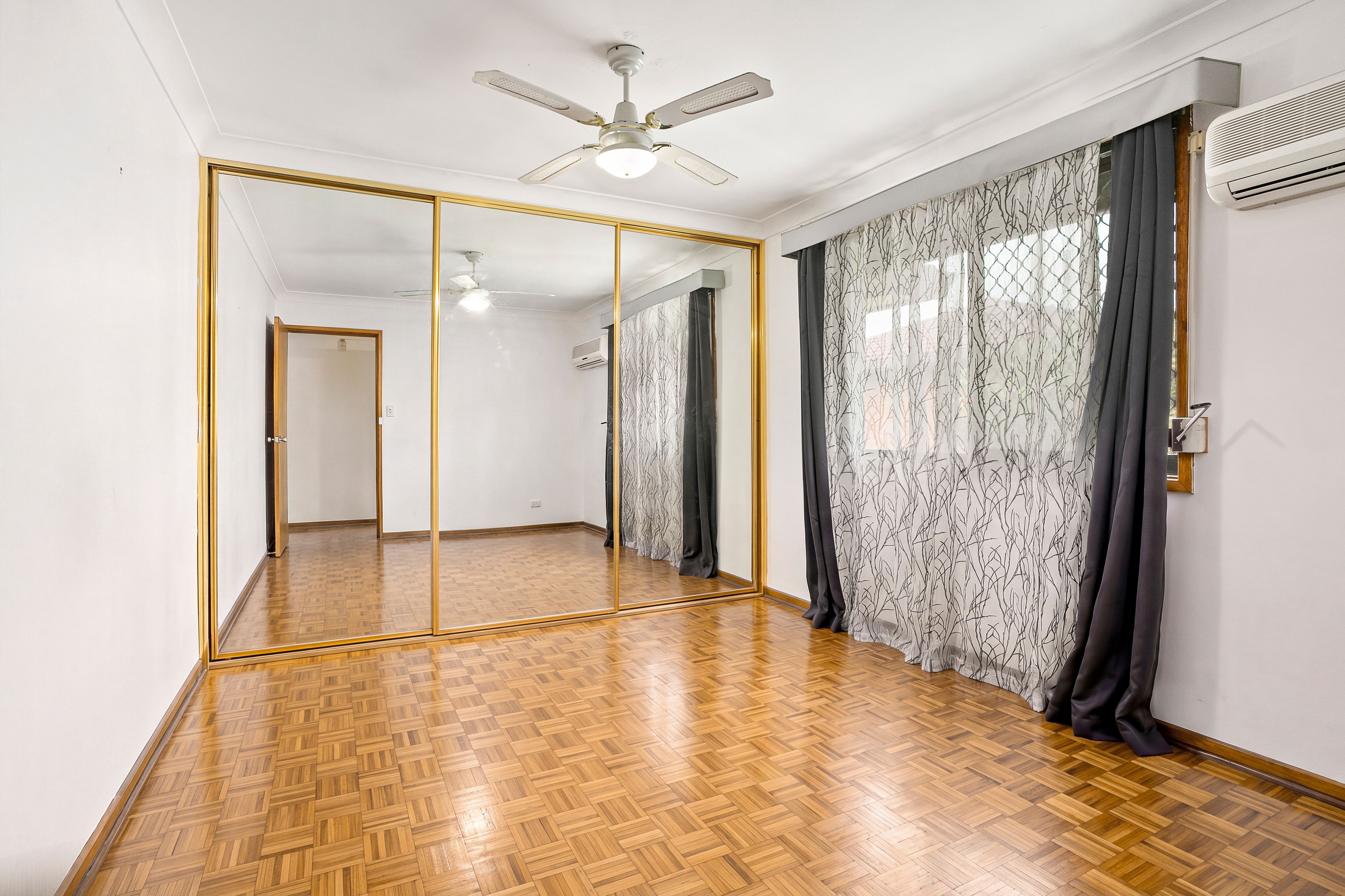 2/27 Kemblawarra Road — photo 5 of 10