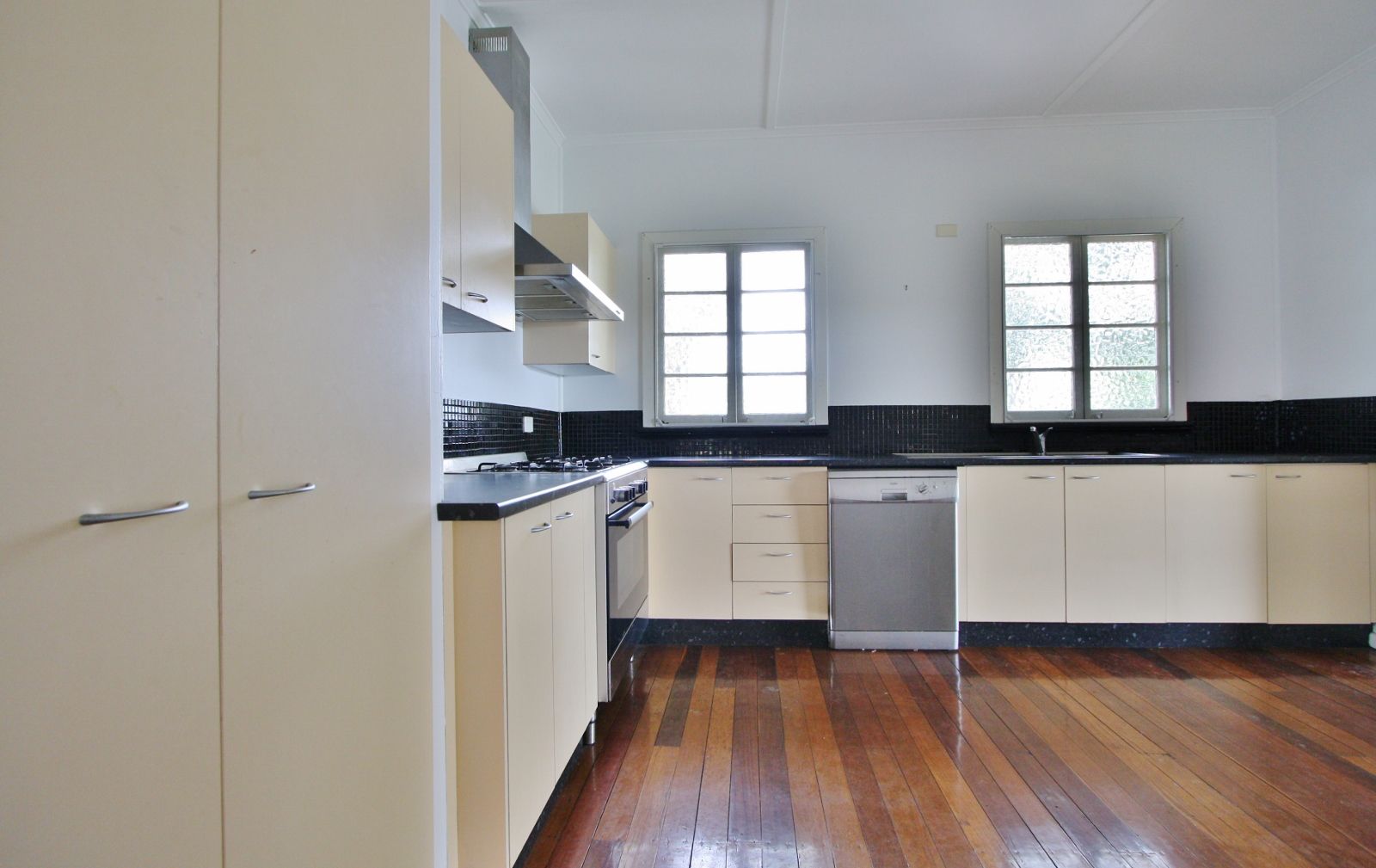 63 Crump Street, Holland Park West, QLD 4121