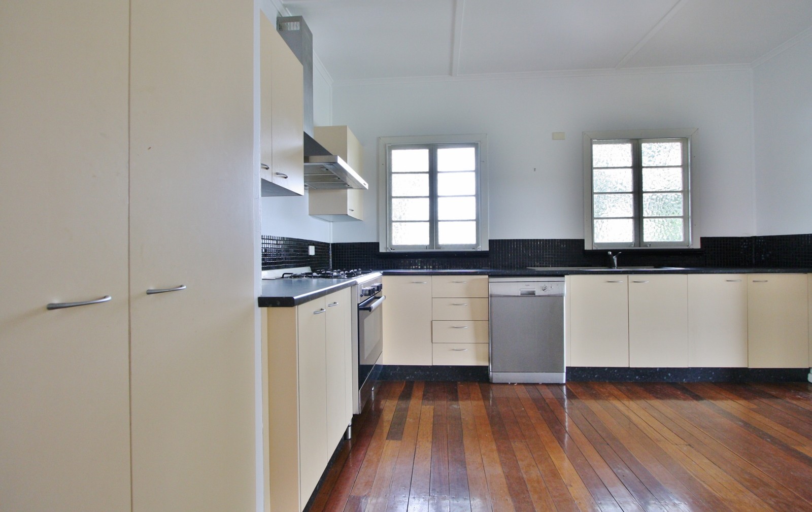 63 Crump Street, Holland Park West, QLD 4121
