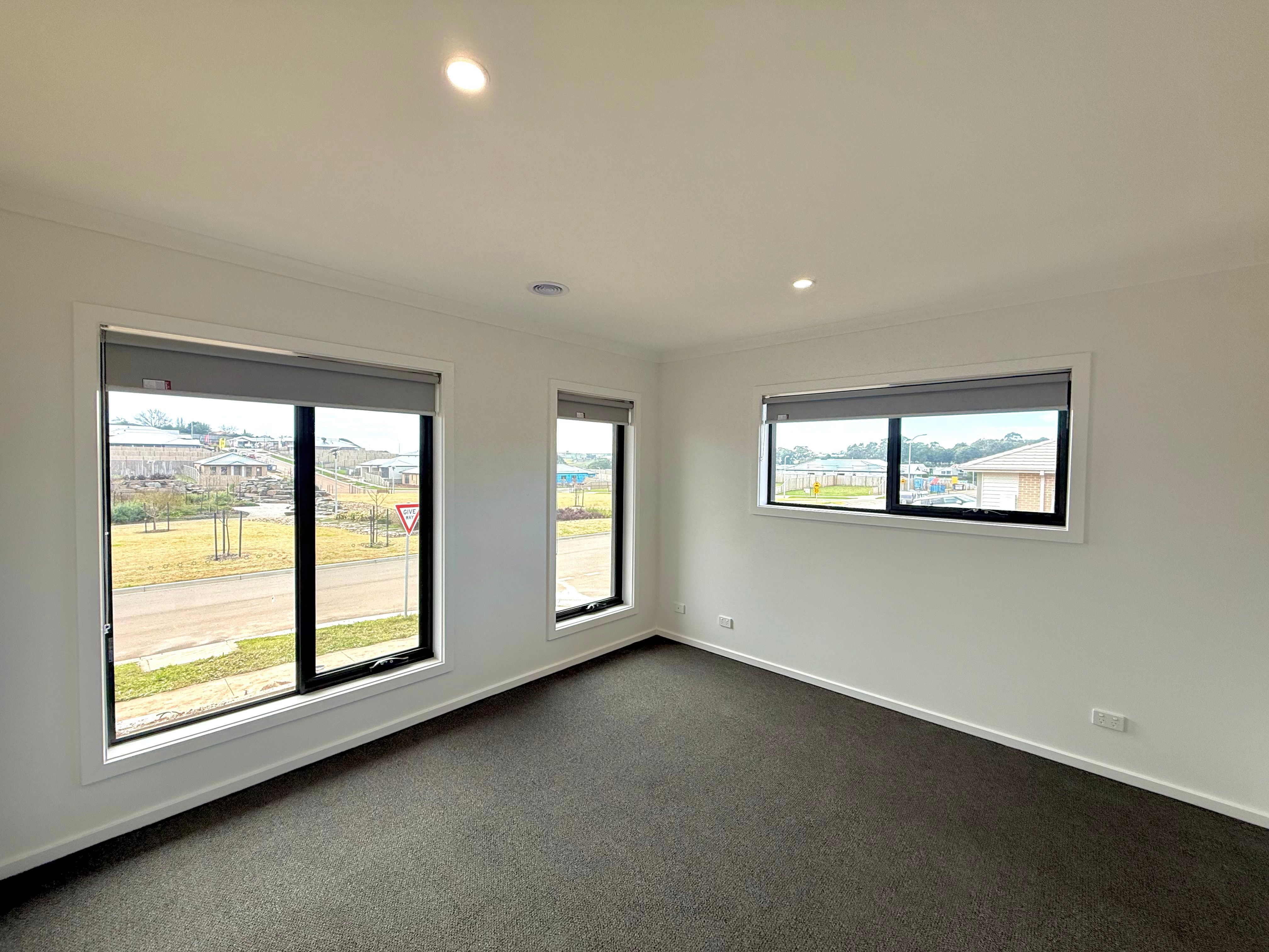 8 Snows Hill Avenue, Warragul, VIC 3820