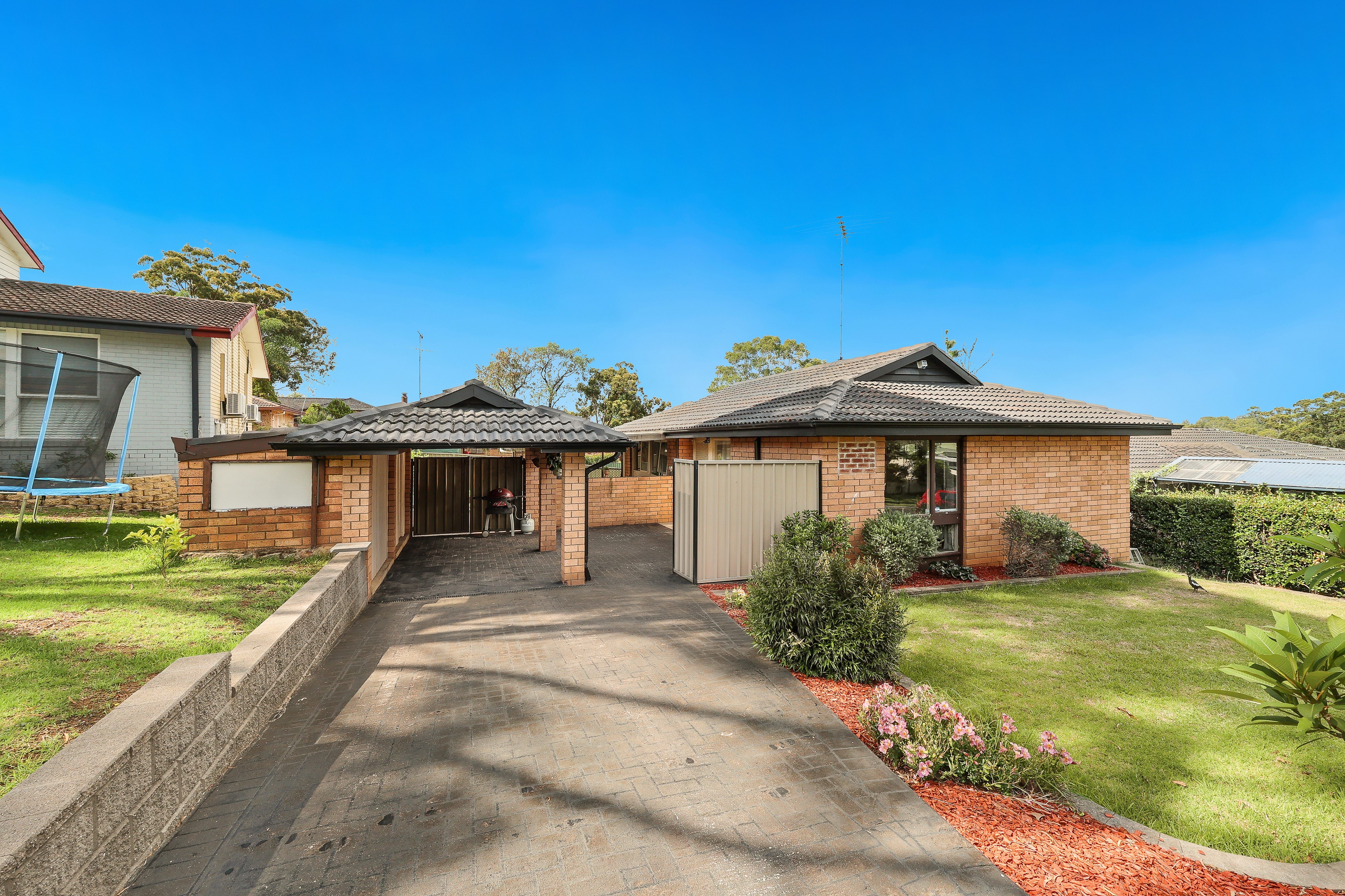 4 yulunga Place, Bradbury, NSW 2560