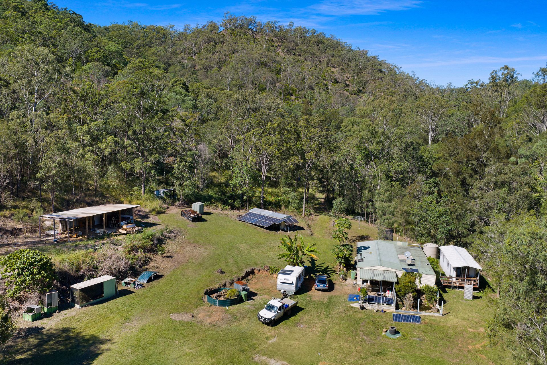 Peaceful Off-Grid Escape Along Amamoor Creek — photo 8 of 16