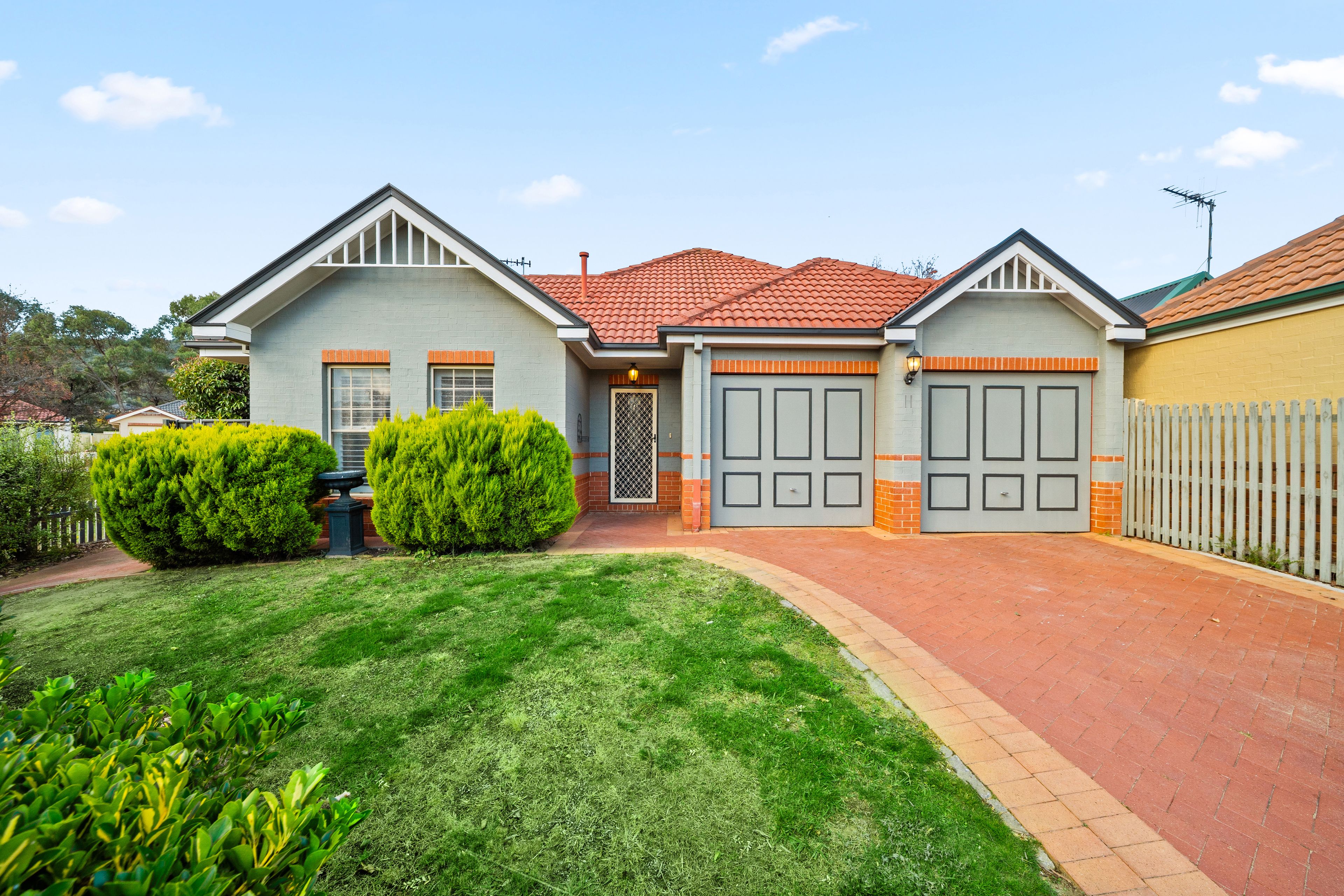 11 Rosewood Glen, Jerrabomberra, NSW 2619