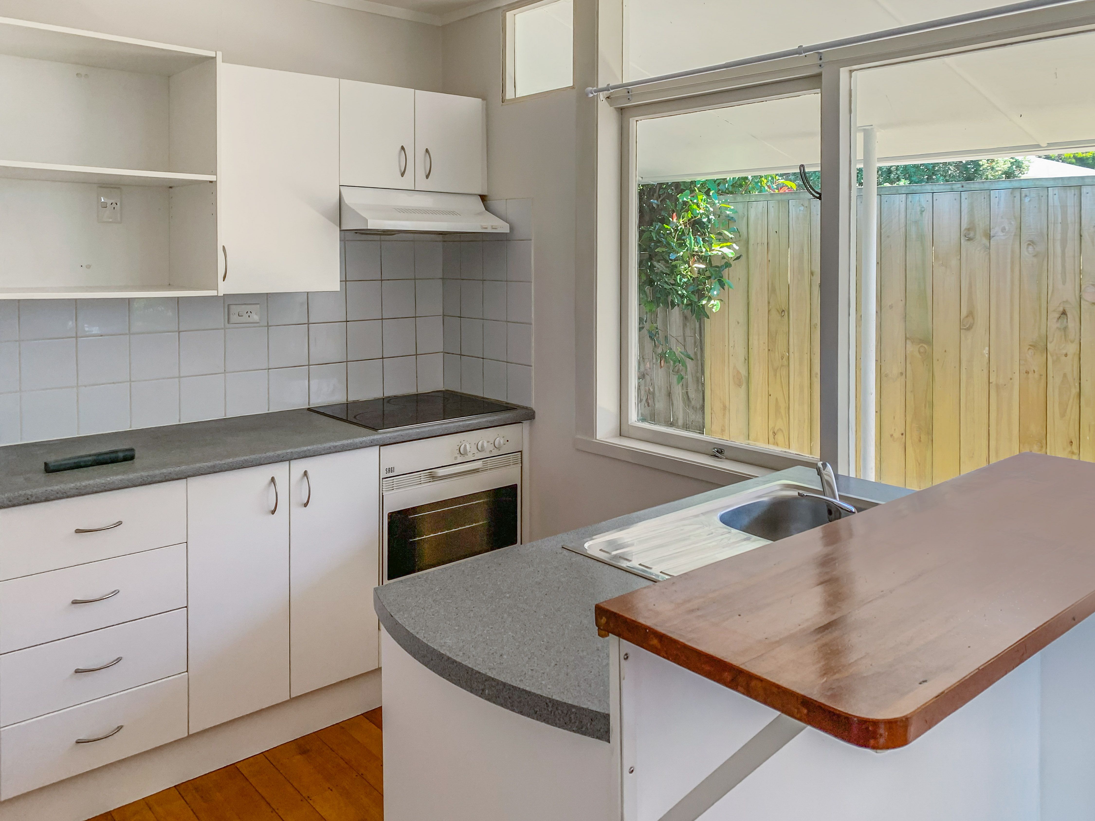 16 Rickards Place, New Lynn, Waitakere City