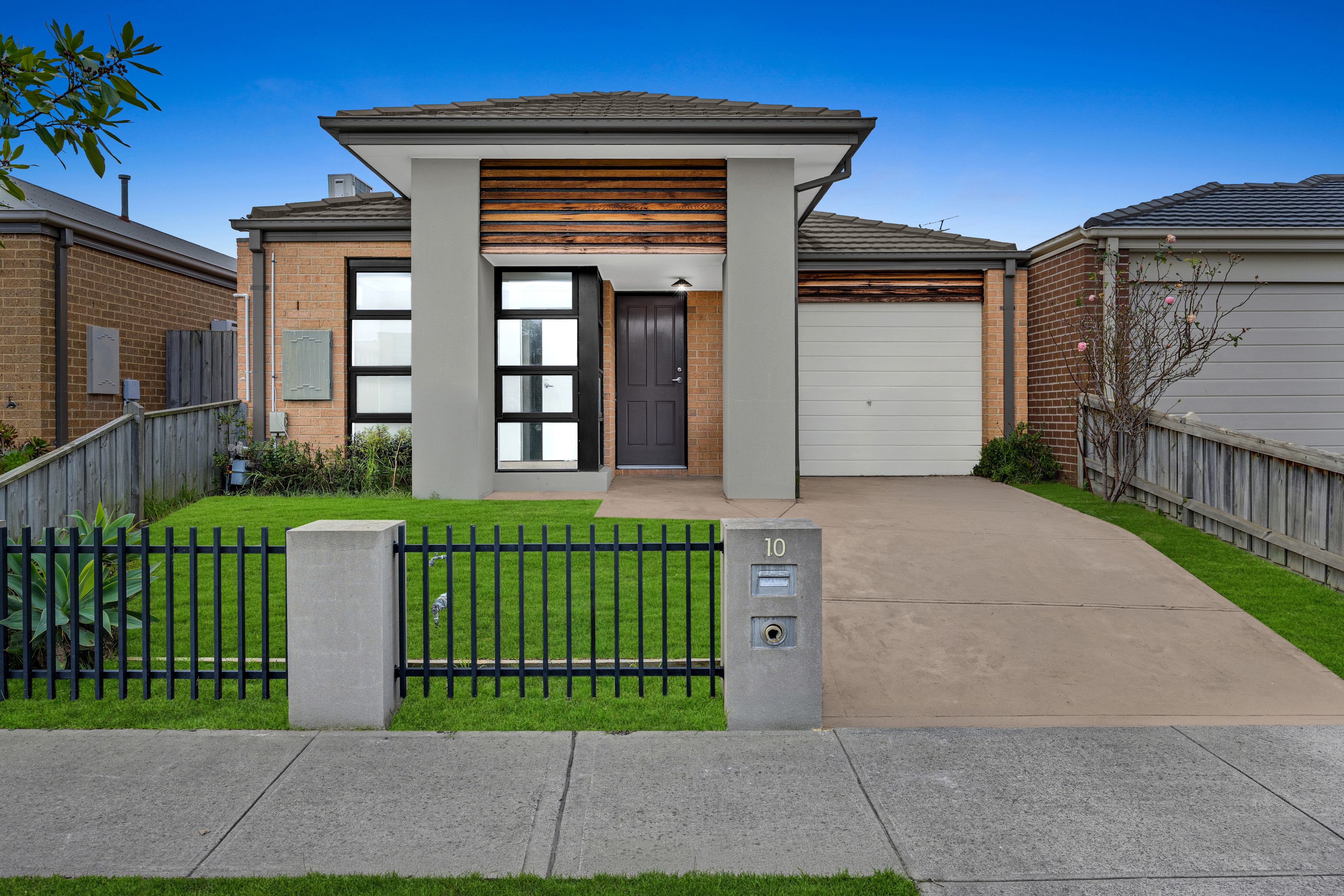 10 Arlington Avenue — photo from Ray White Pakenham