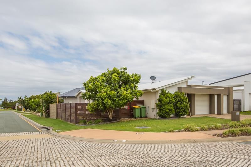 30 Cova Boulevard, Hope Island, QLD 4212