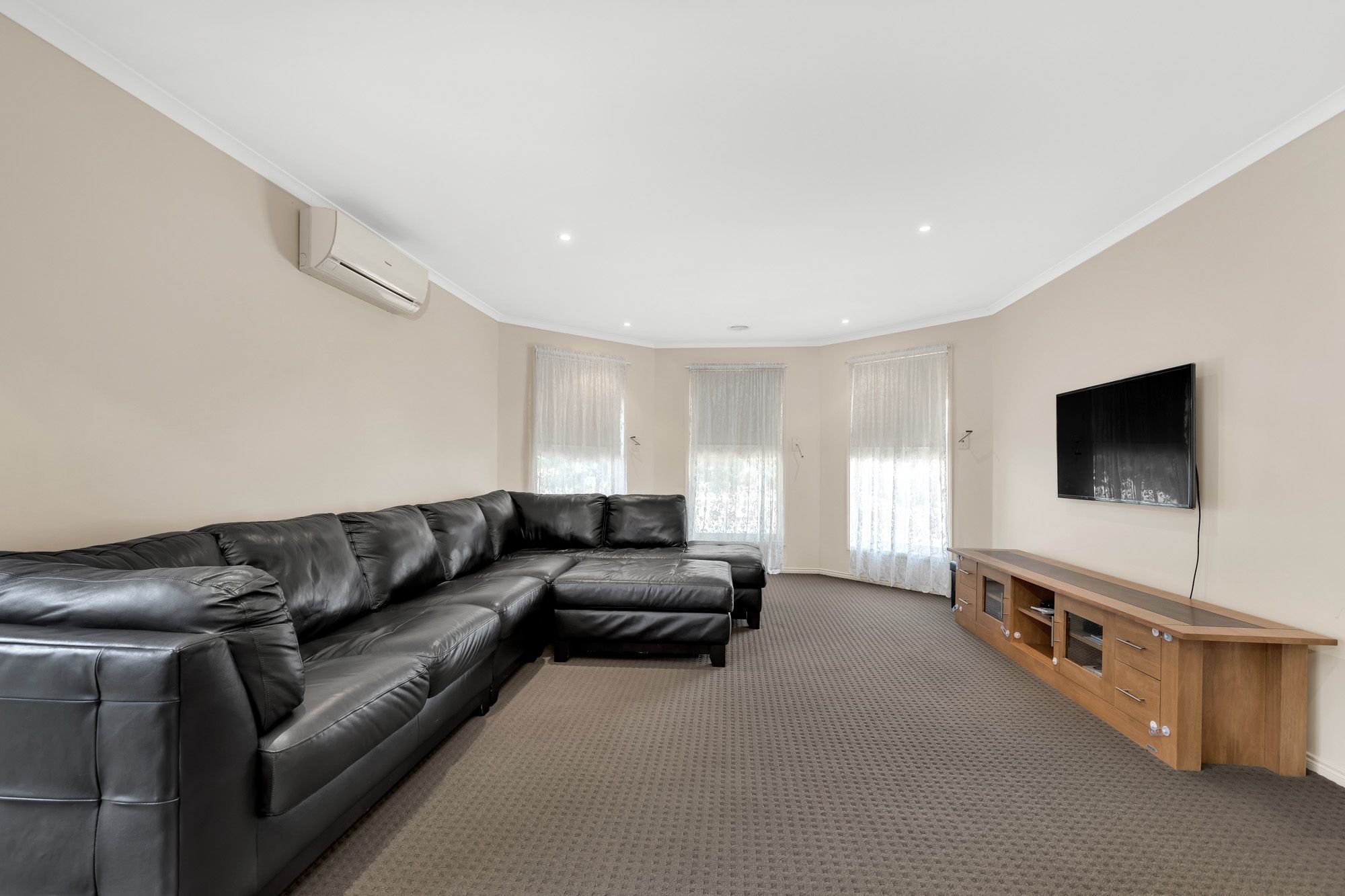 10 Dartmouth Court, Manor Lakes, VIC 3024