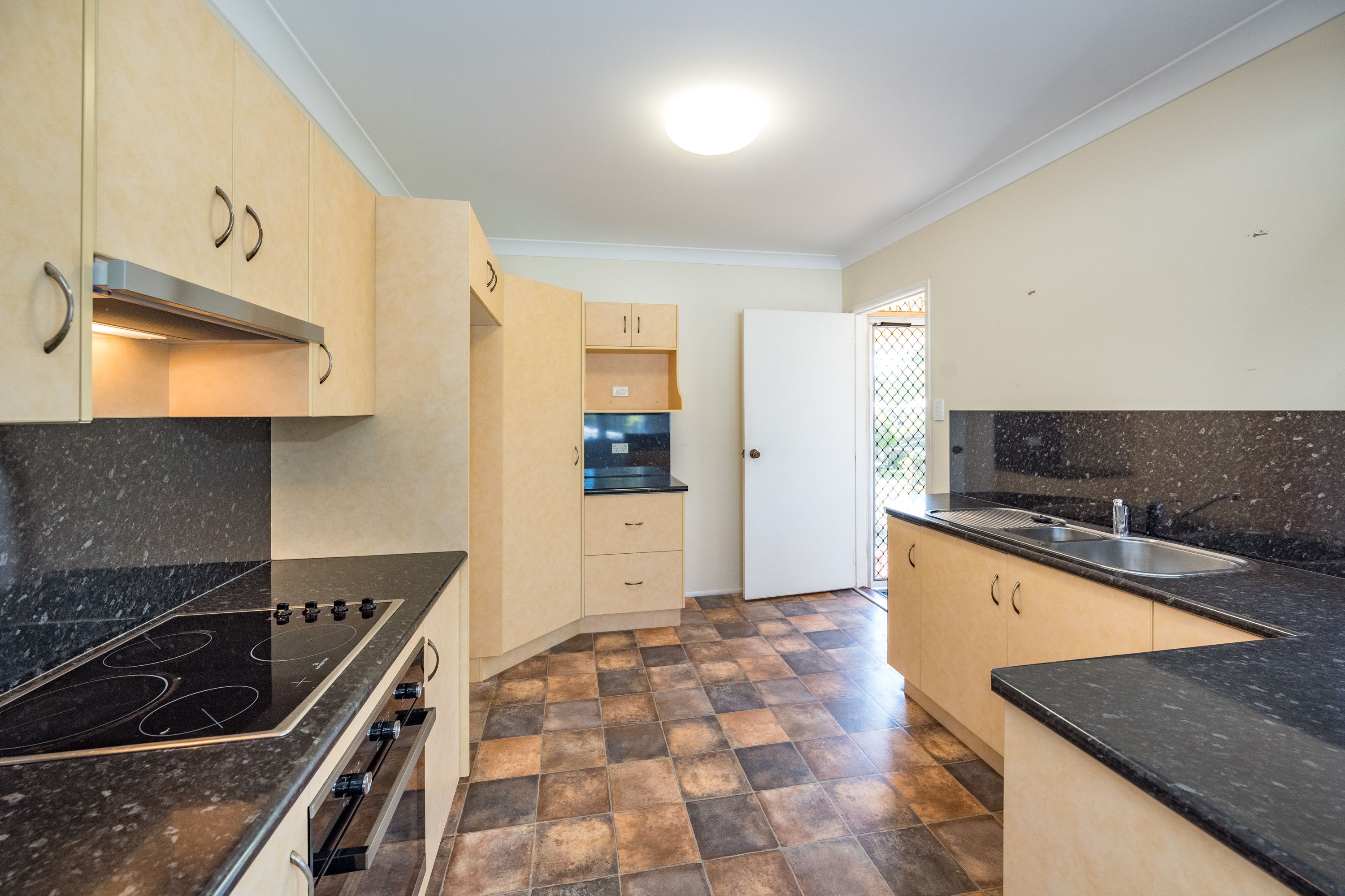 6 Barry Street, Wandal, QLD 4700