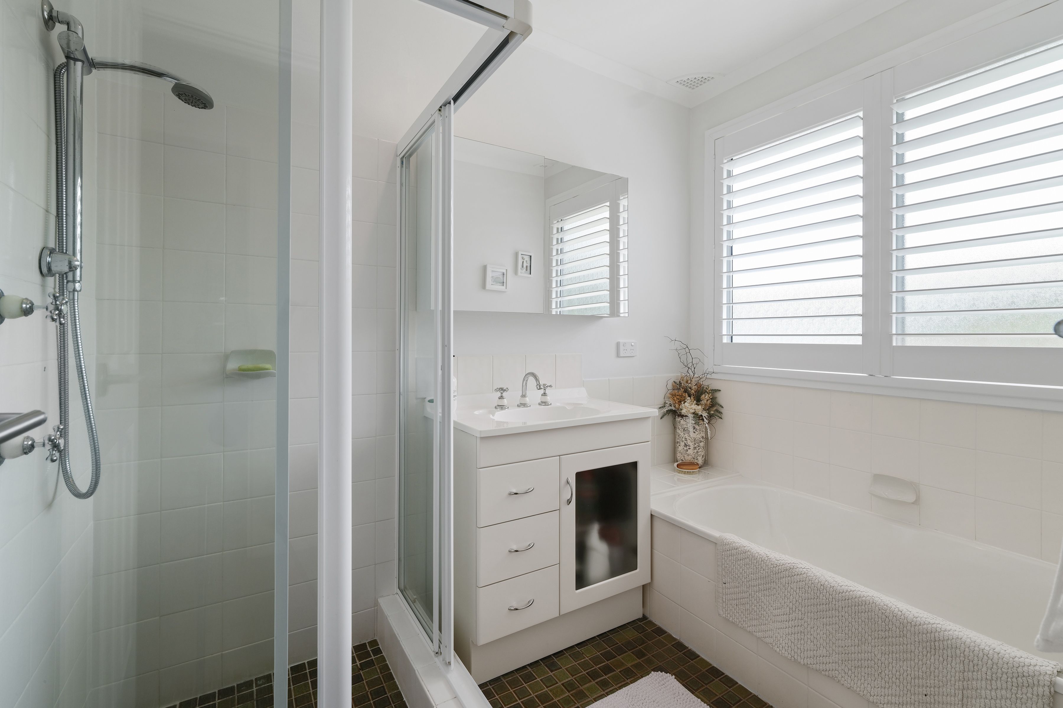 16 Elizabeth Avenue — photo 5 of 27