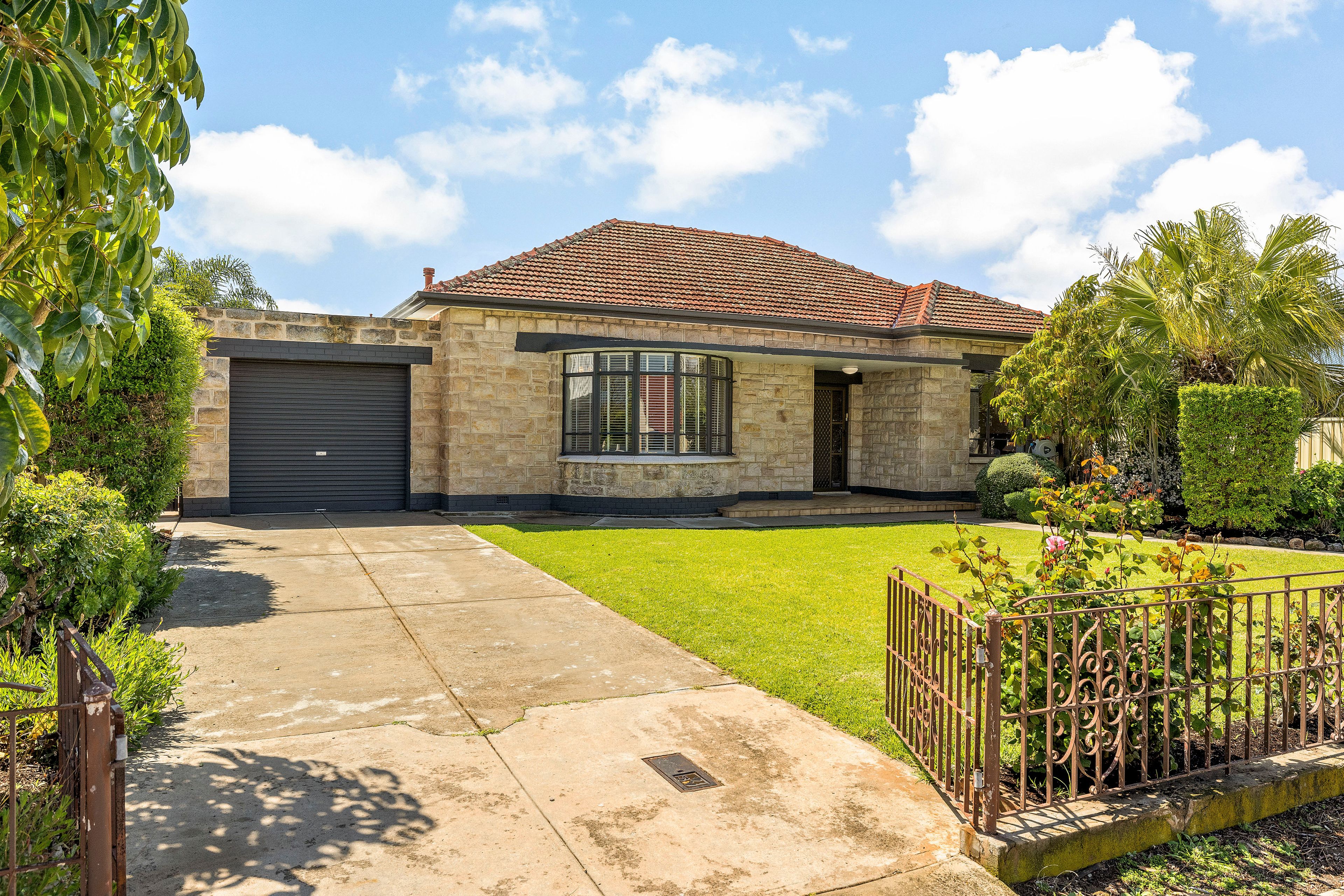 10 Mooringe Avenue, North Plympton, SA 5037