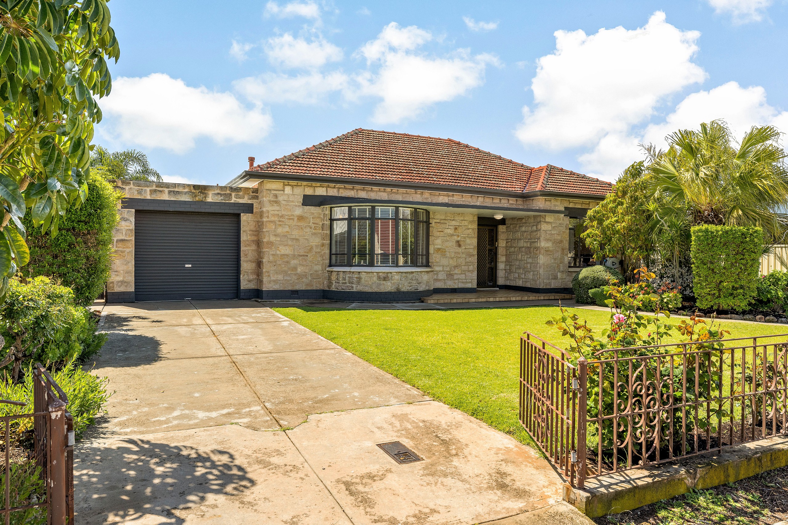 10 Mooringe Avenue, North Plympton, SA 5037