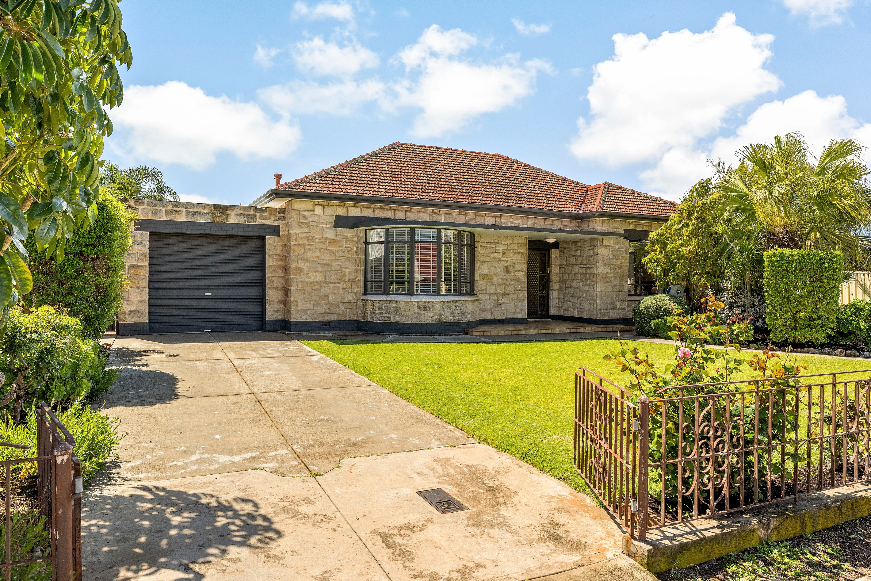 10 Mooringe Avenue, North Plympton, SA 5037
