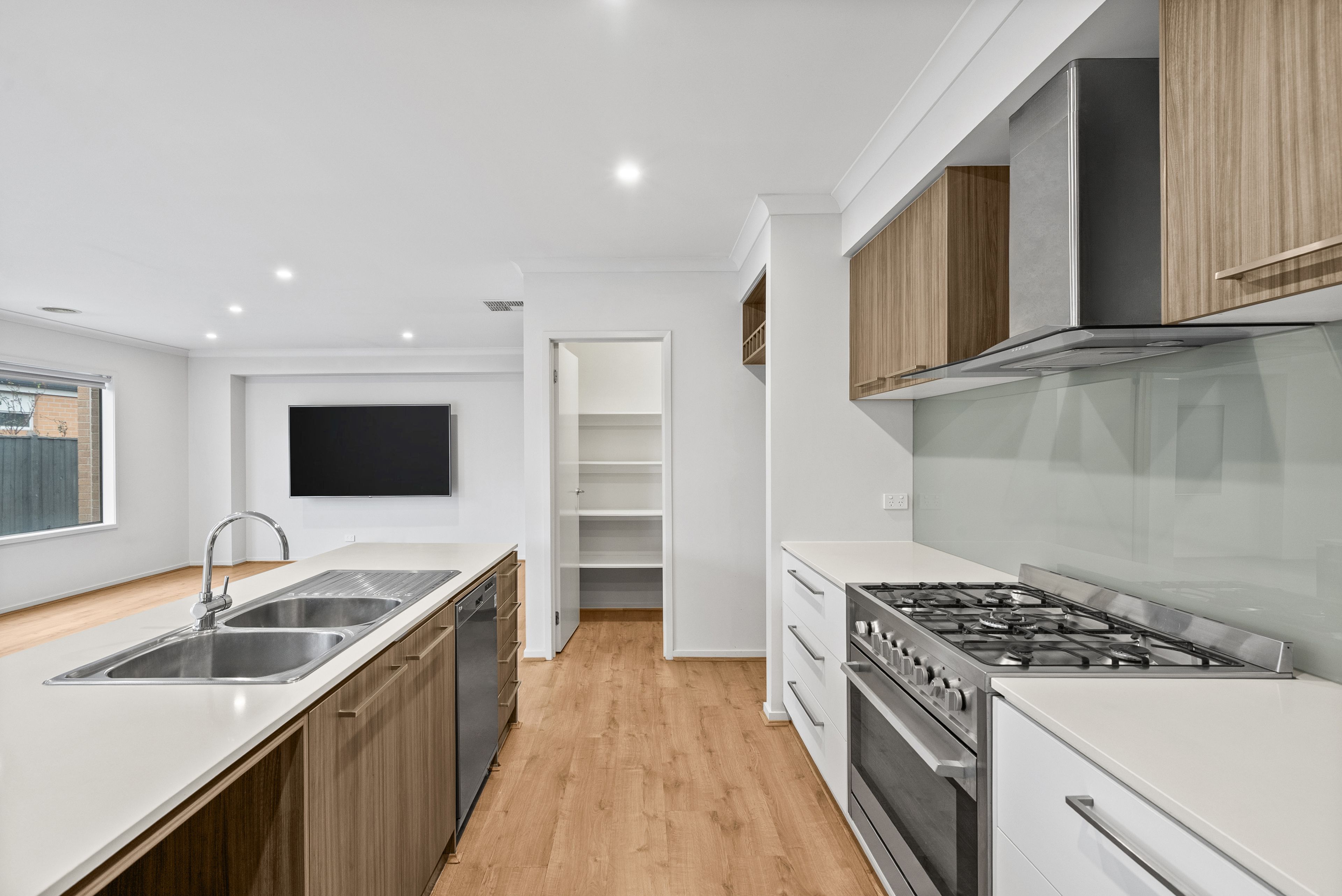 69 Linden Tree Way, Cranbourne North, VIC 3977