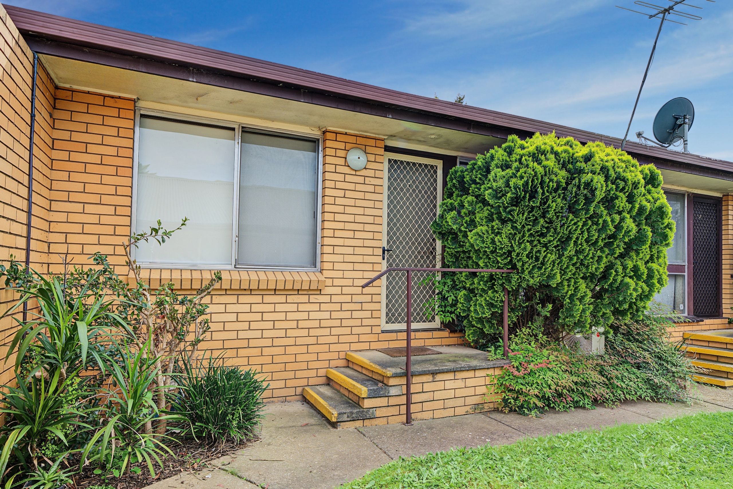1/720 East Street — photo from Ray White Albury Central