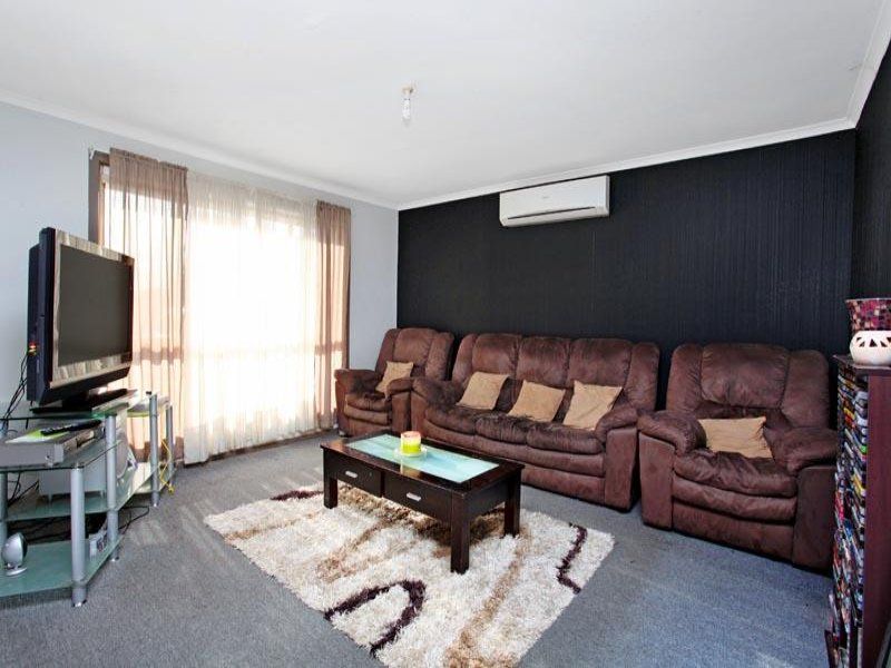 2/30 Gabrielle Crescent, Gladstone Park, VIC 3043