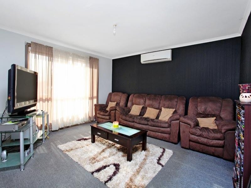 2/30 Gabrielle Crescent, Gladstone Park, VIC 3043