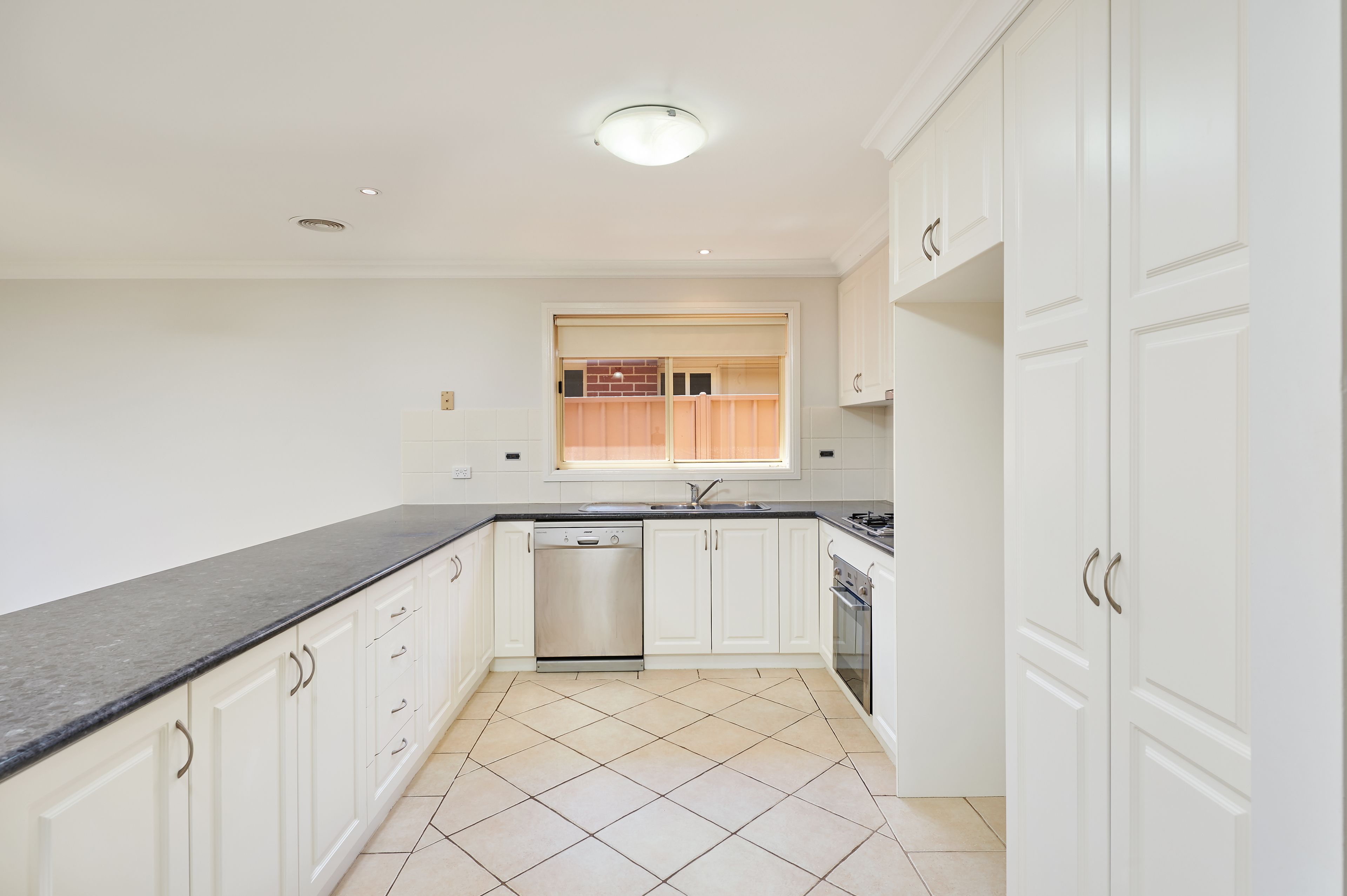 1/2 Madin Place, Estella, NSW 2650