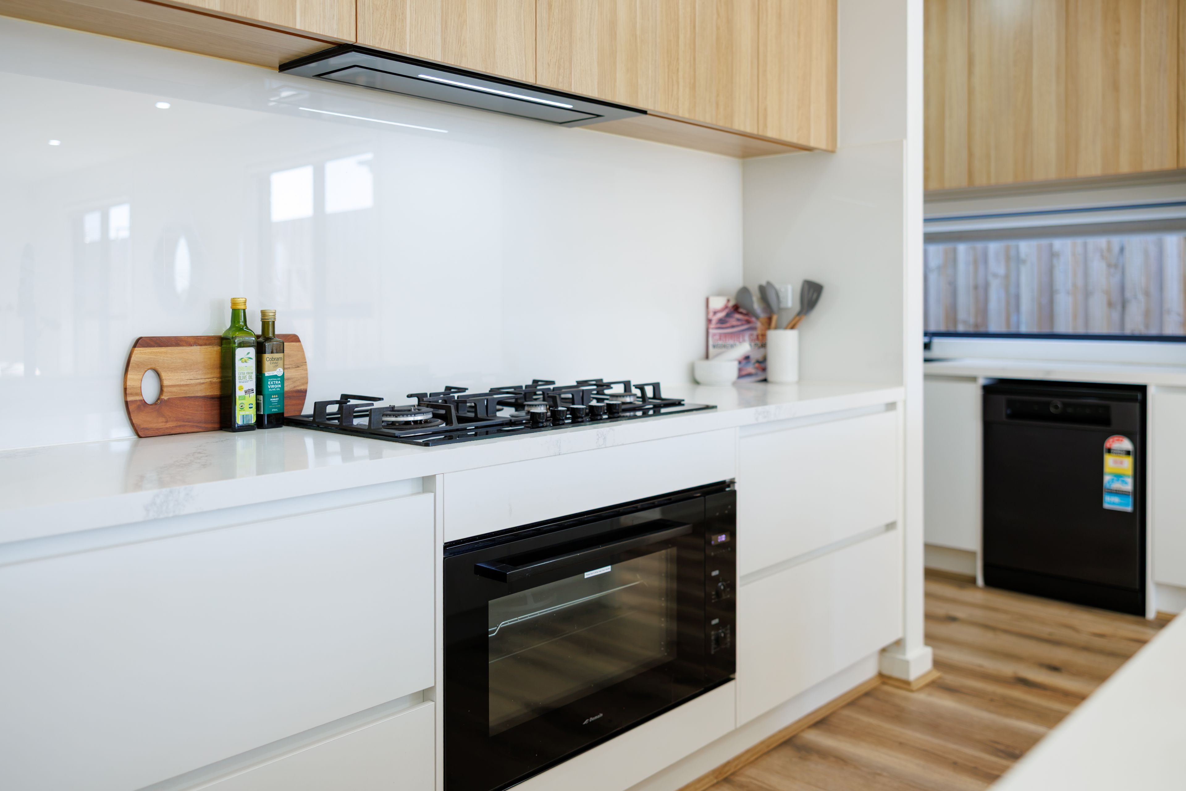 8 Grandview Crescent — photo 4 of 22