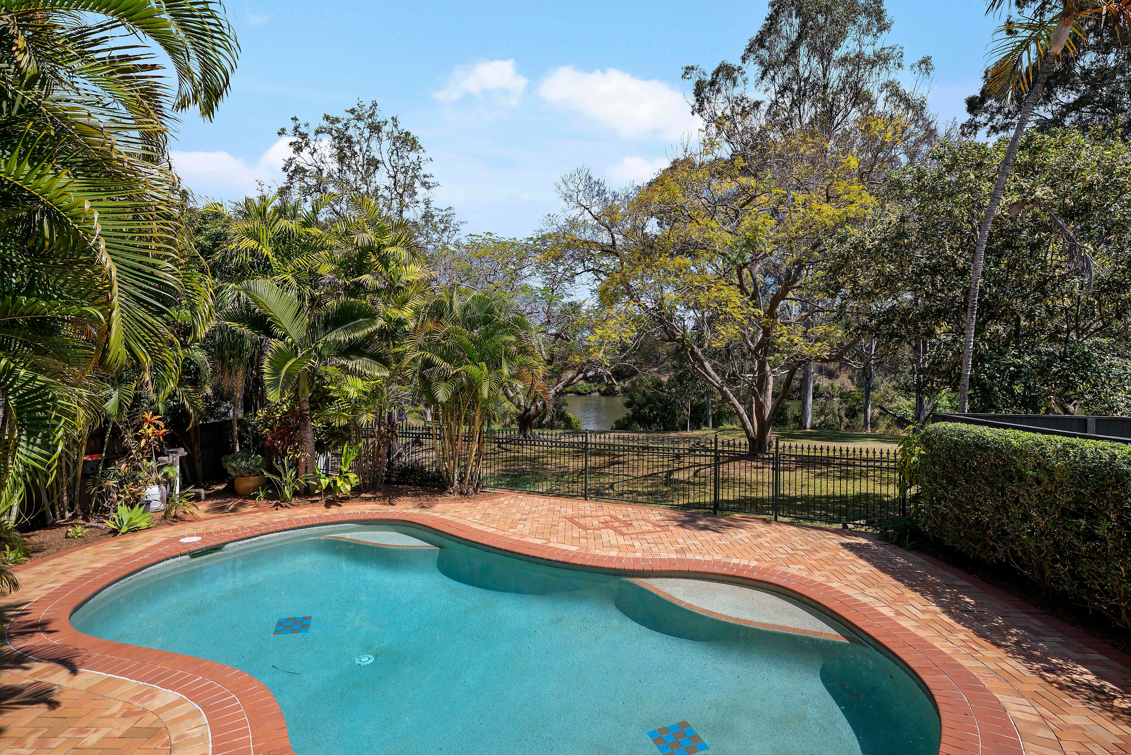 10 Oriana Crescent, Yeronga, QLD 4104