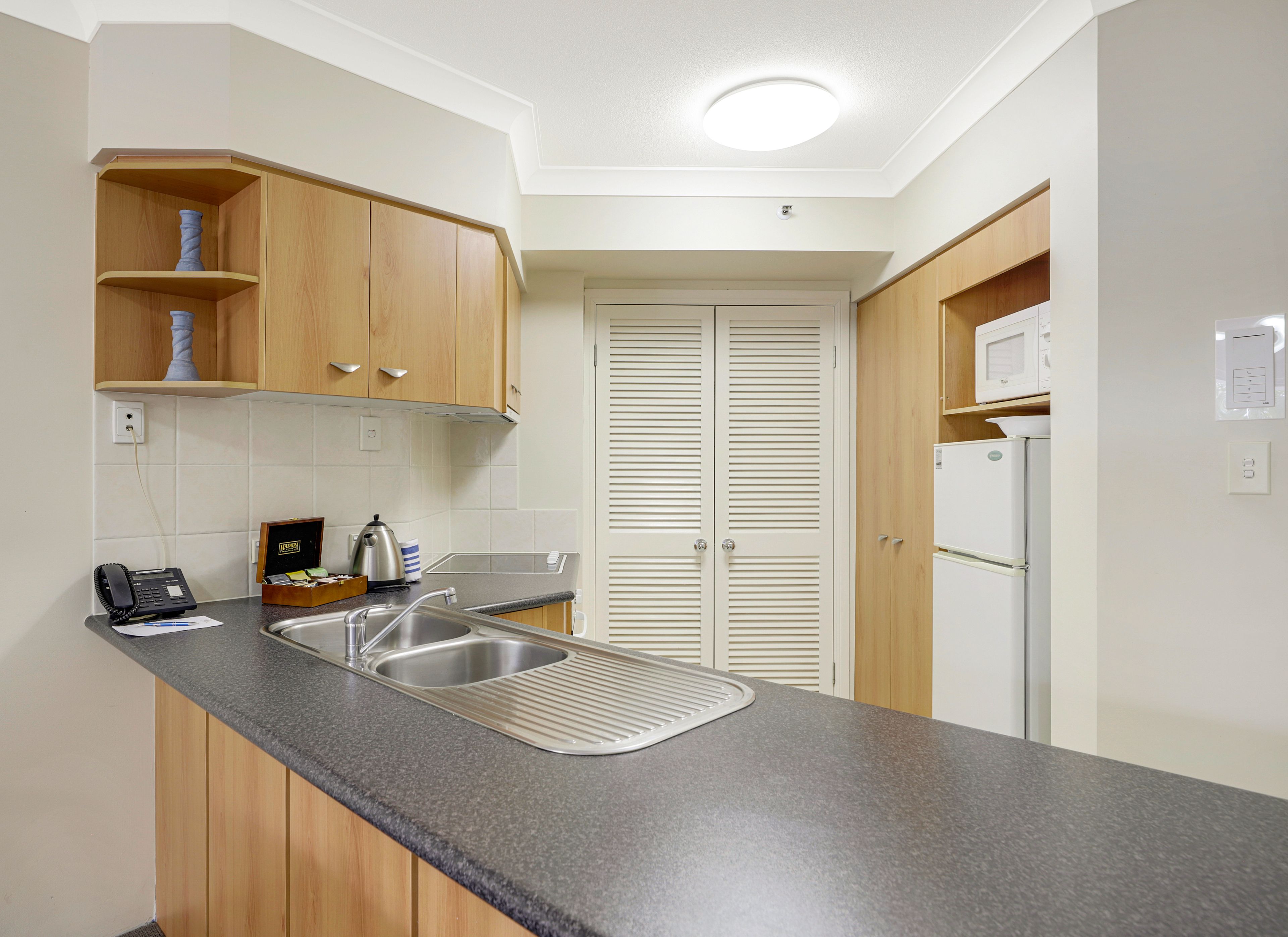 2016/2633 Gold Coast Highway, Broadbeach, QLD 4218