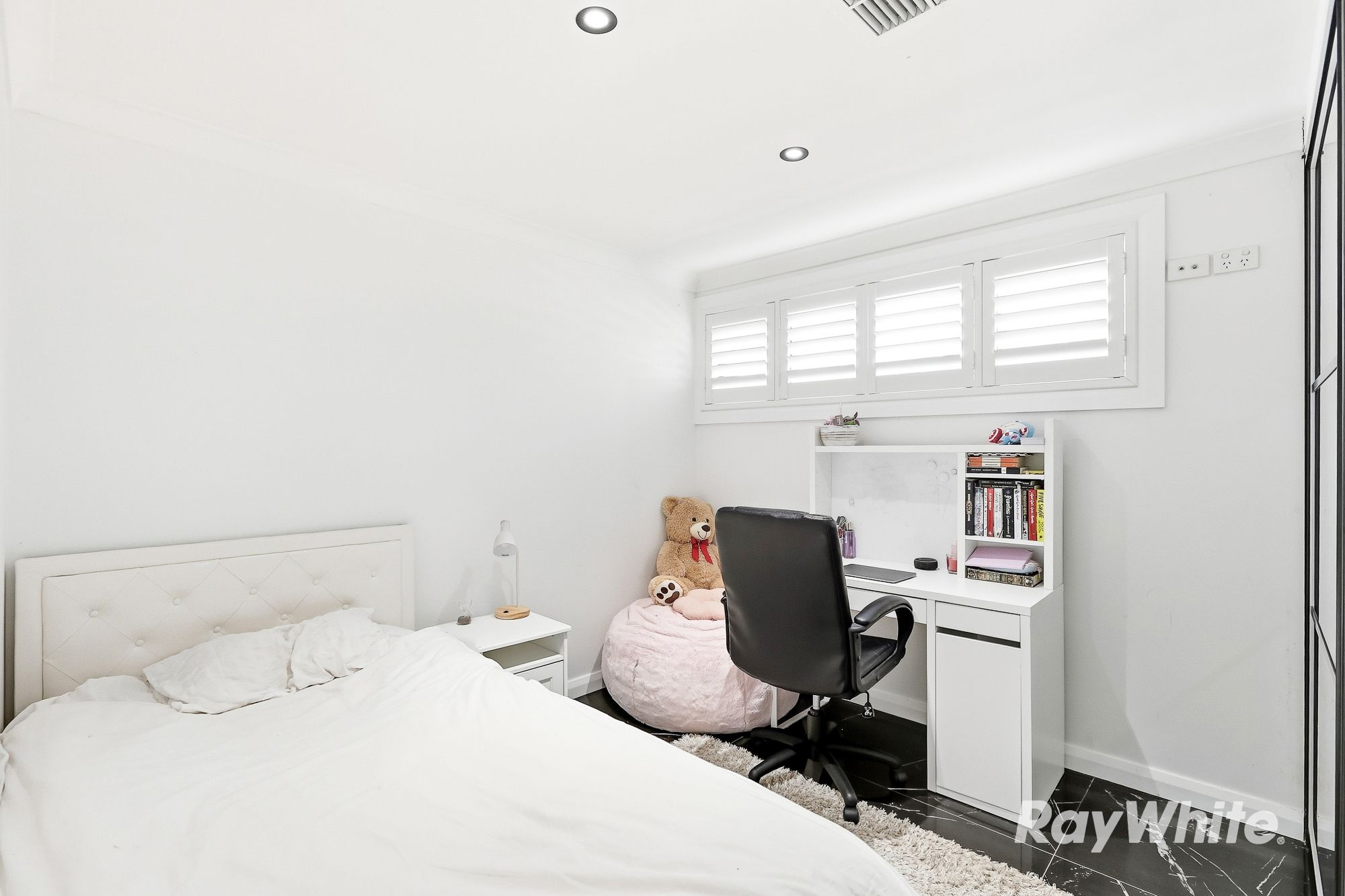 6 Nathan Crescent — photo 15 of 26