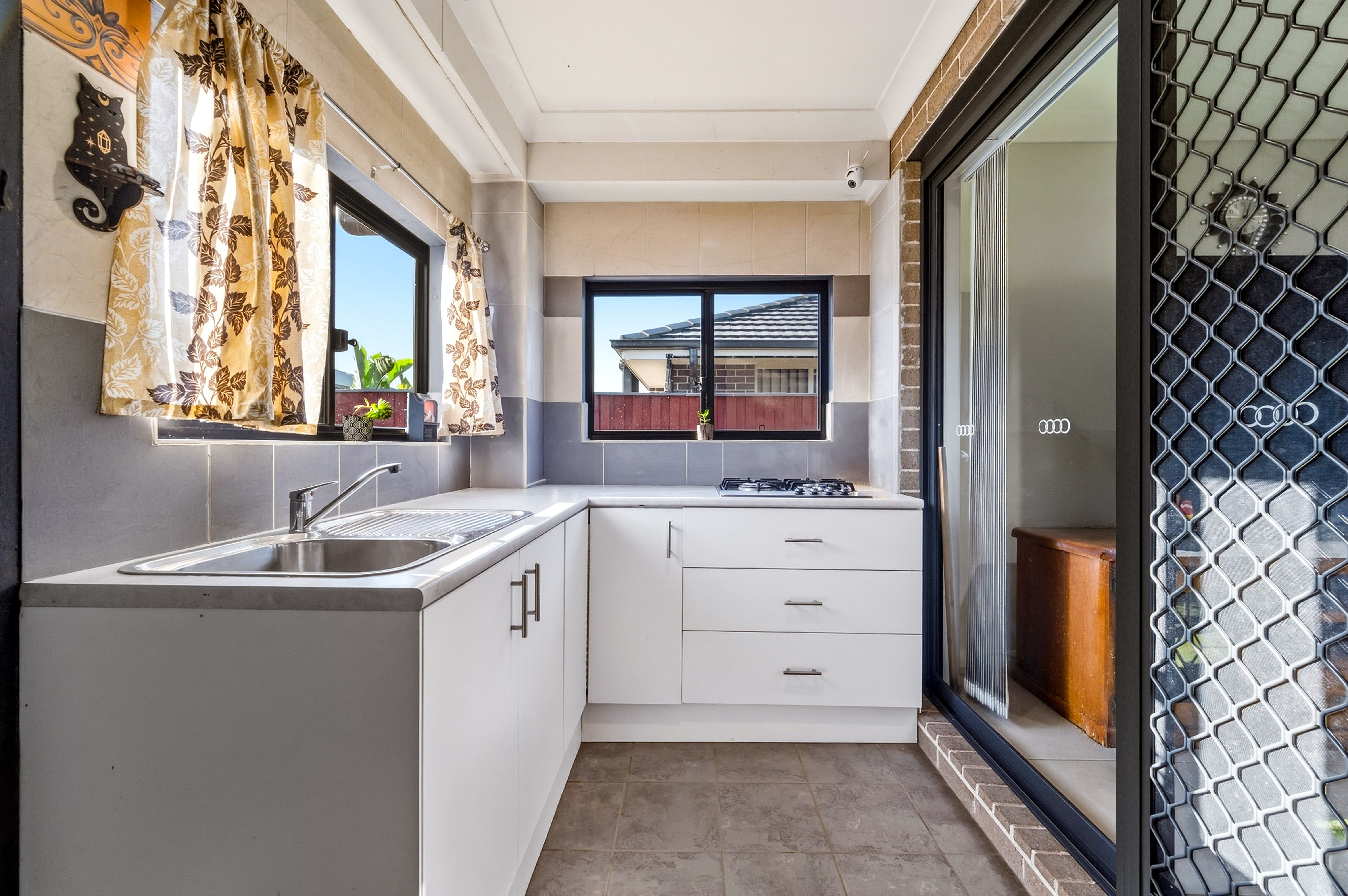 27 Greenberg Street — photo 11 of 12