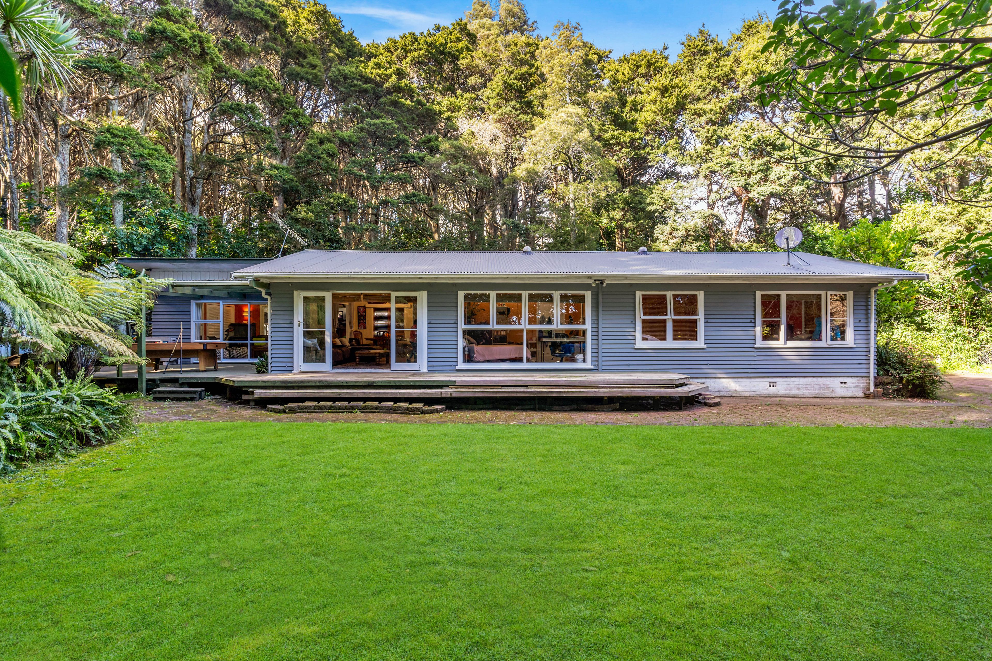 11 Scenic Drive, Hill Park, Manukau City