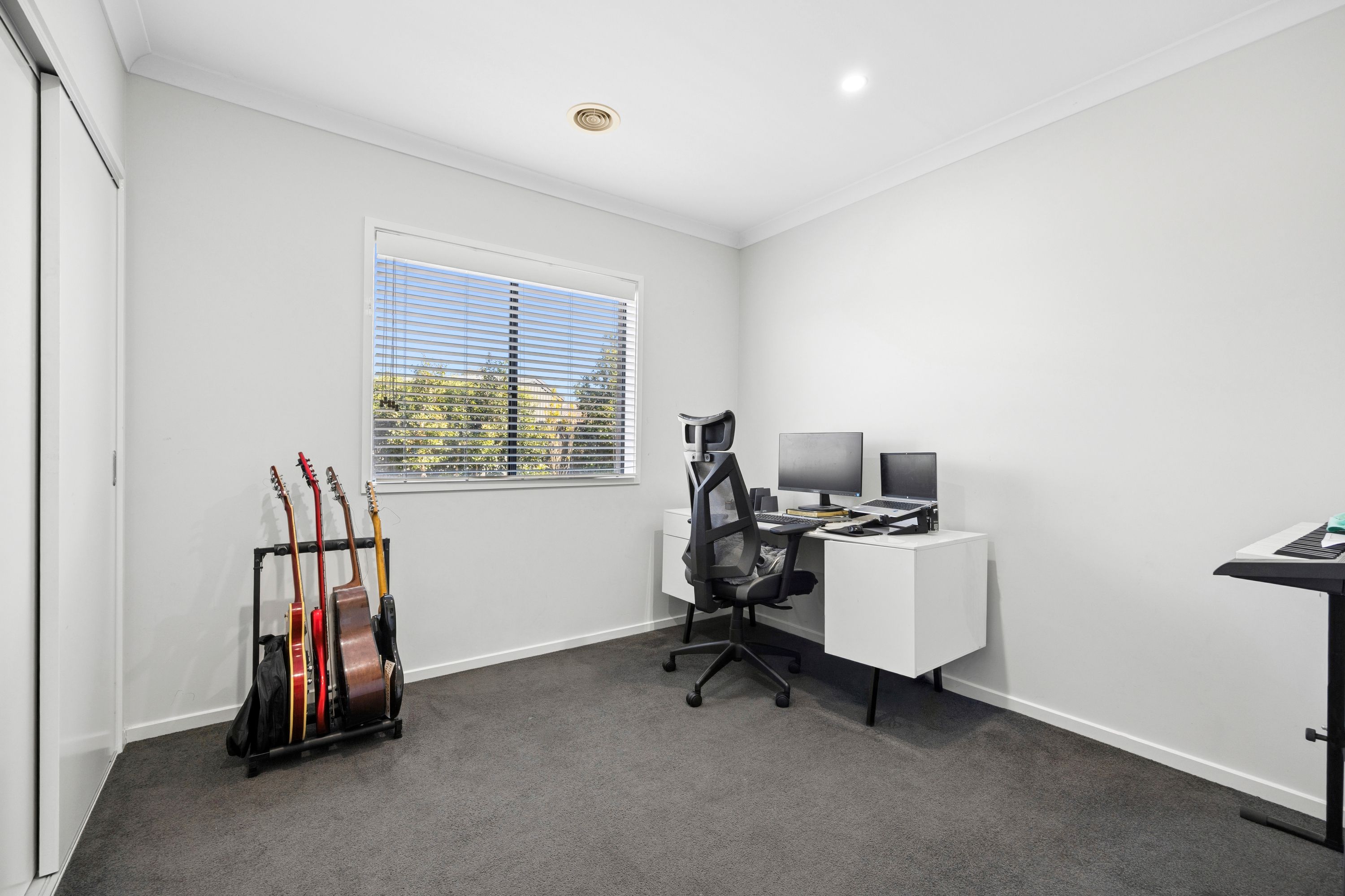16 Wathaurong Drive — photo 9 of 12