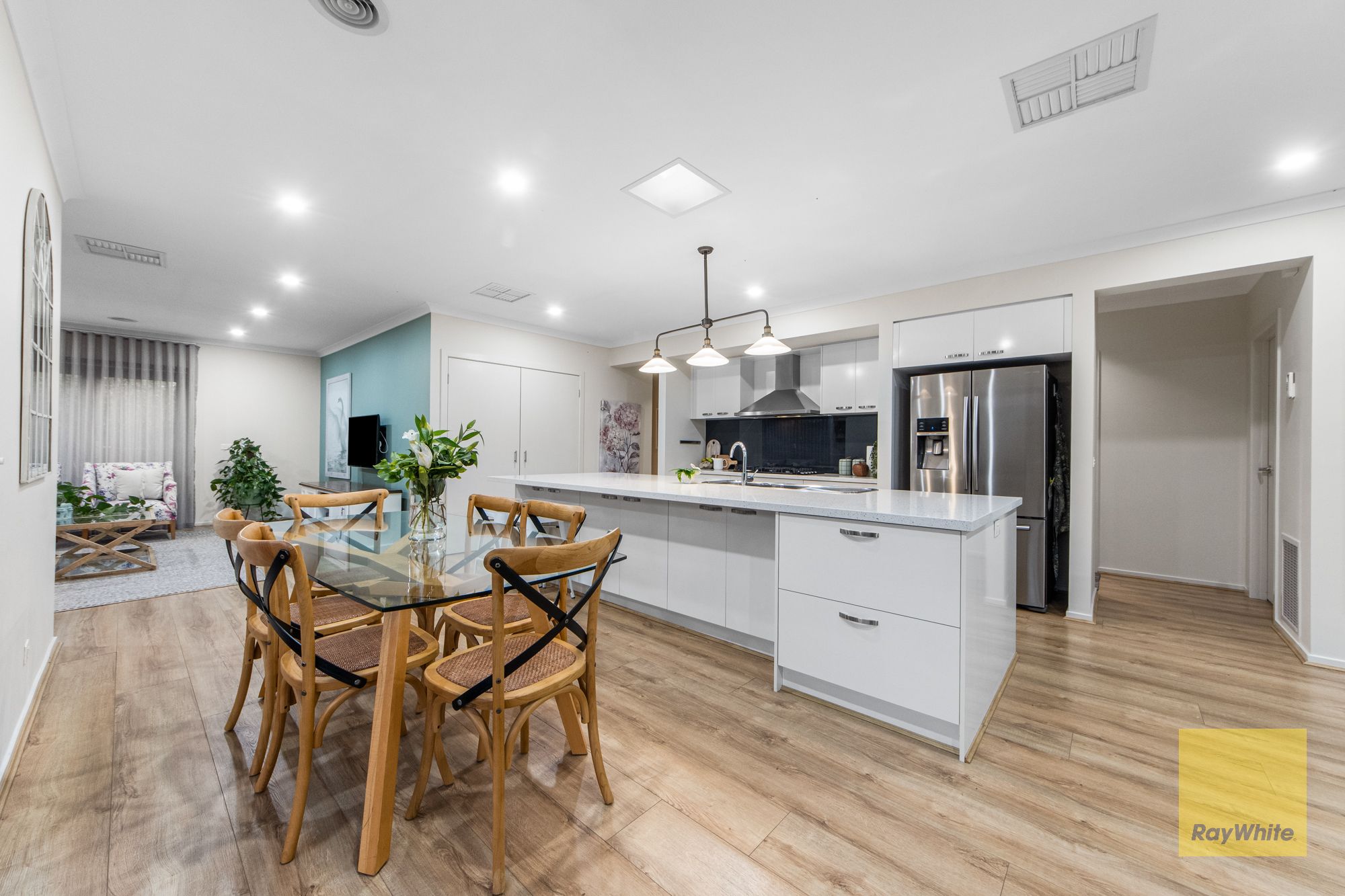27 Albanvale Drive — photo 5 of 20