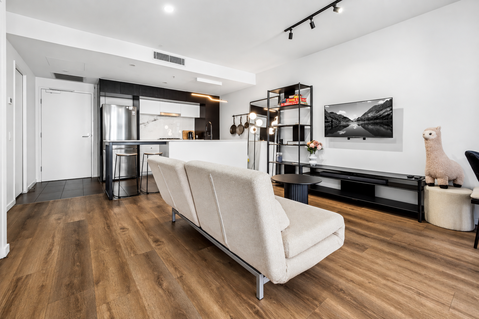 802/49 Cordelia Street — photo 8 of 21