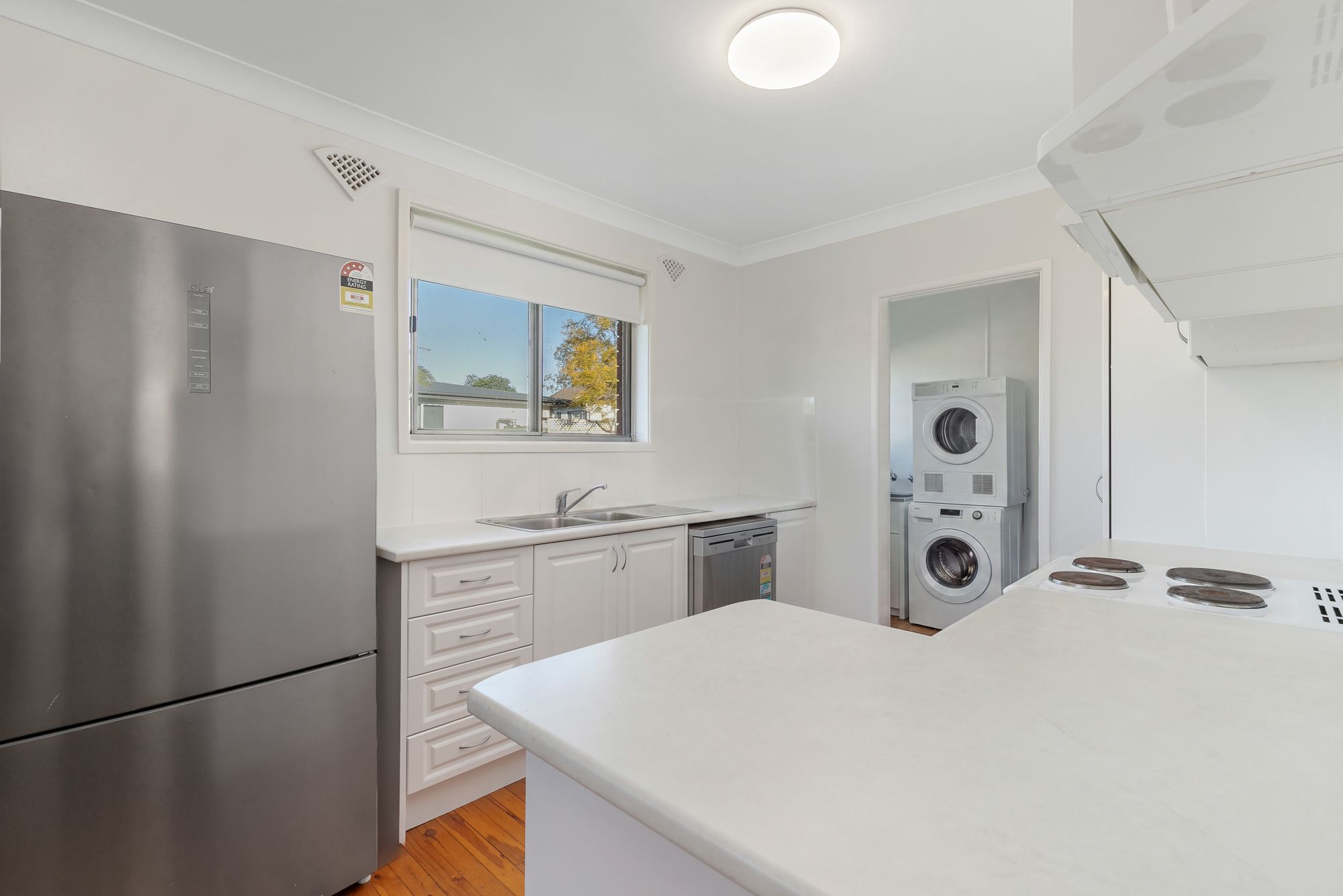 46 Elizabeth Crescent — photo 4 of 16