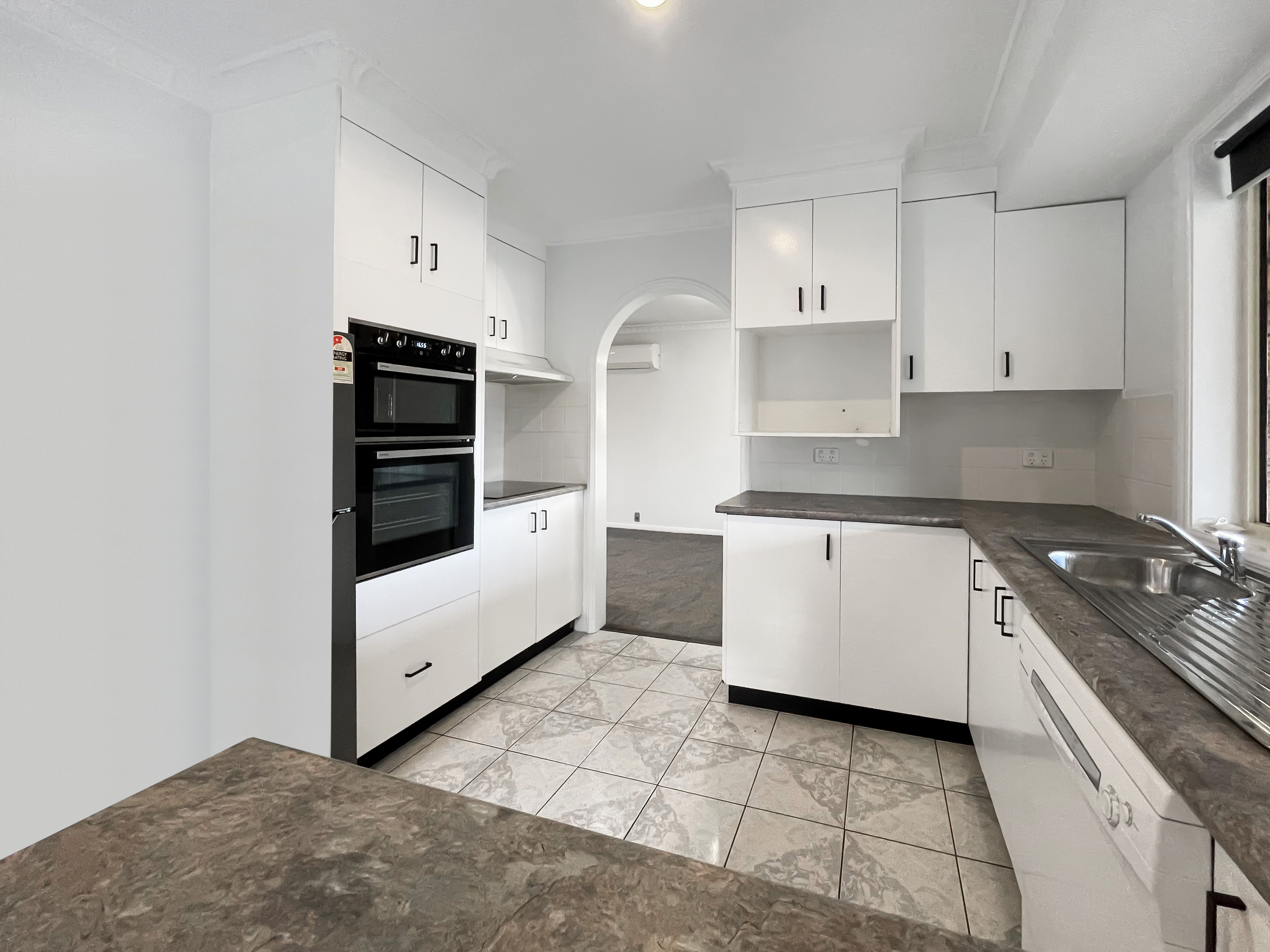 38 Chifley Drive — photo 5 of 13