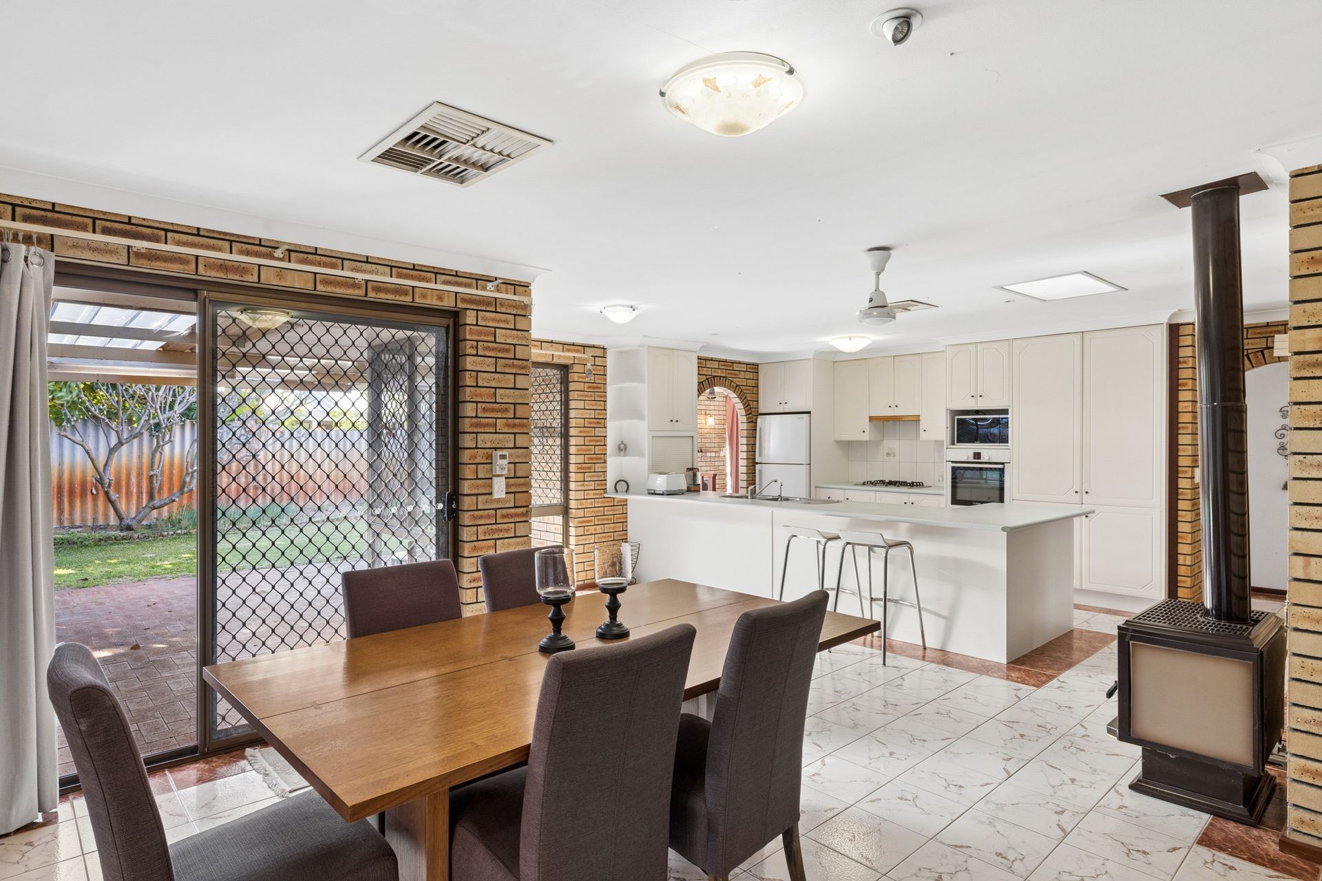 11 Kirkpatrick Crescent — photo 11 of 25