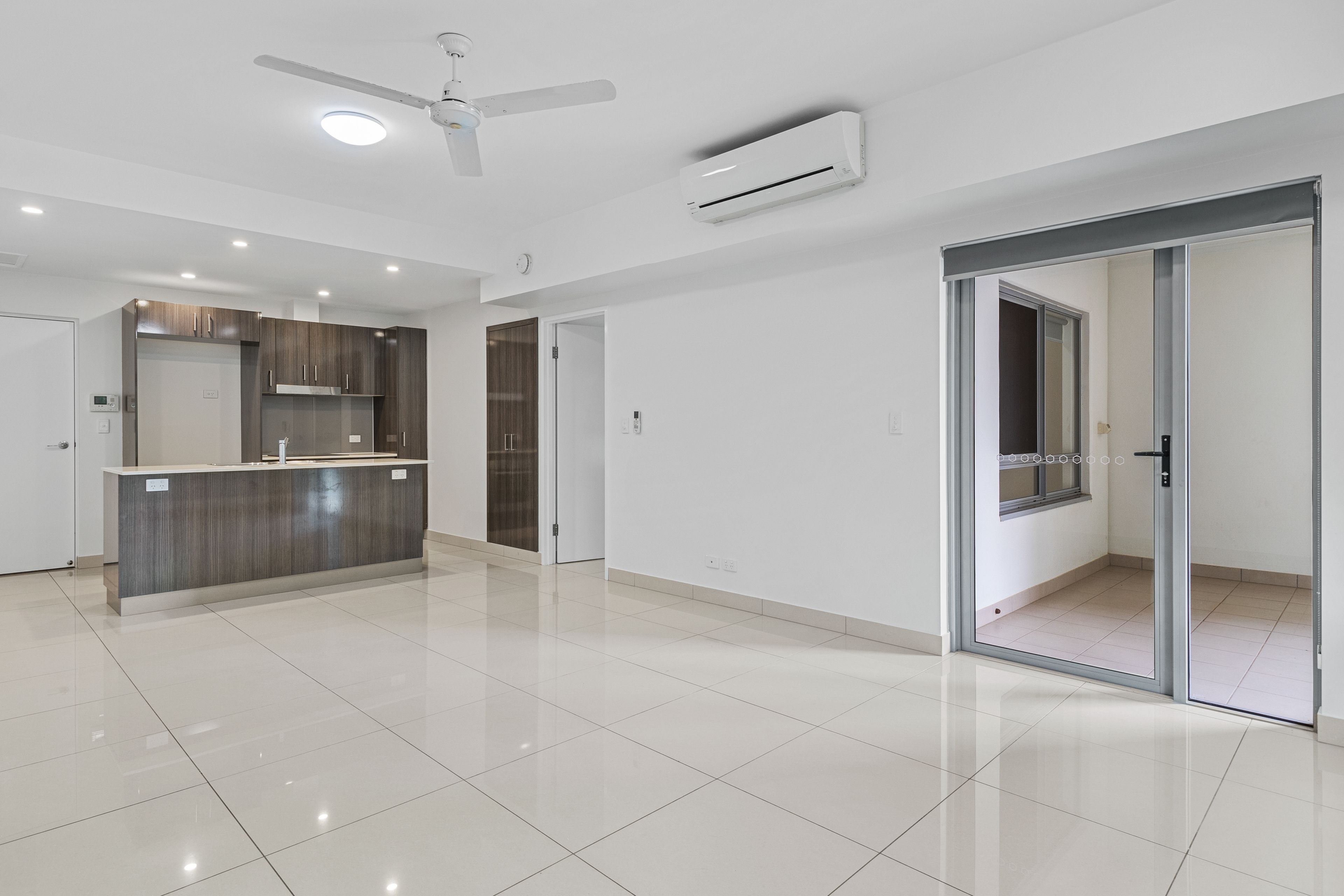 32/15 Fairweather Crescent — photo 3 of 10