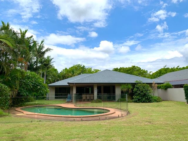 8205 Magnolia Drive West, Hope Island, QLD 4212