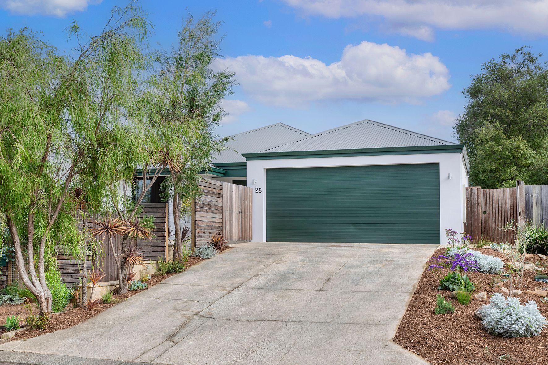 28 Halcyon Crescent — photo 3 of 22
