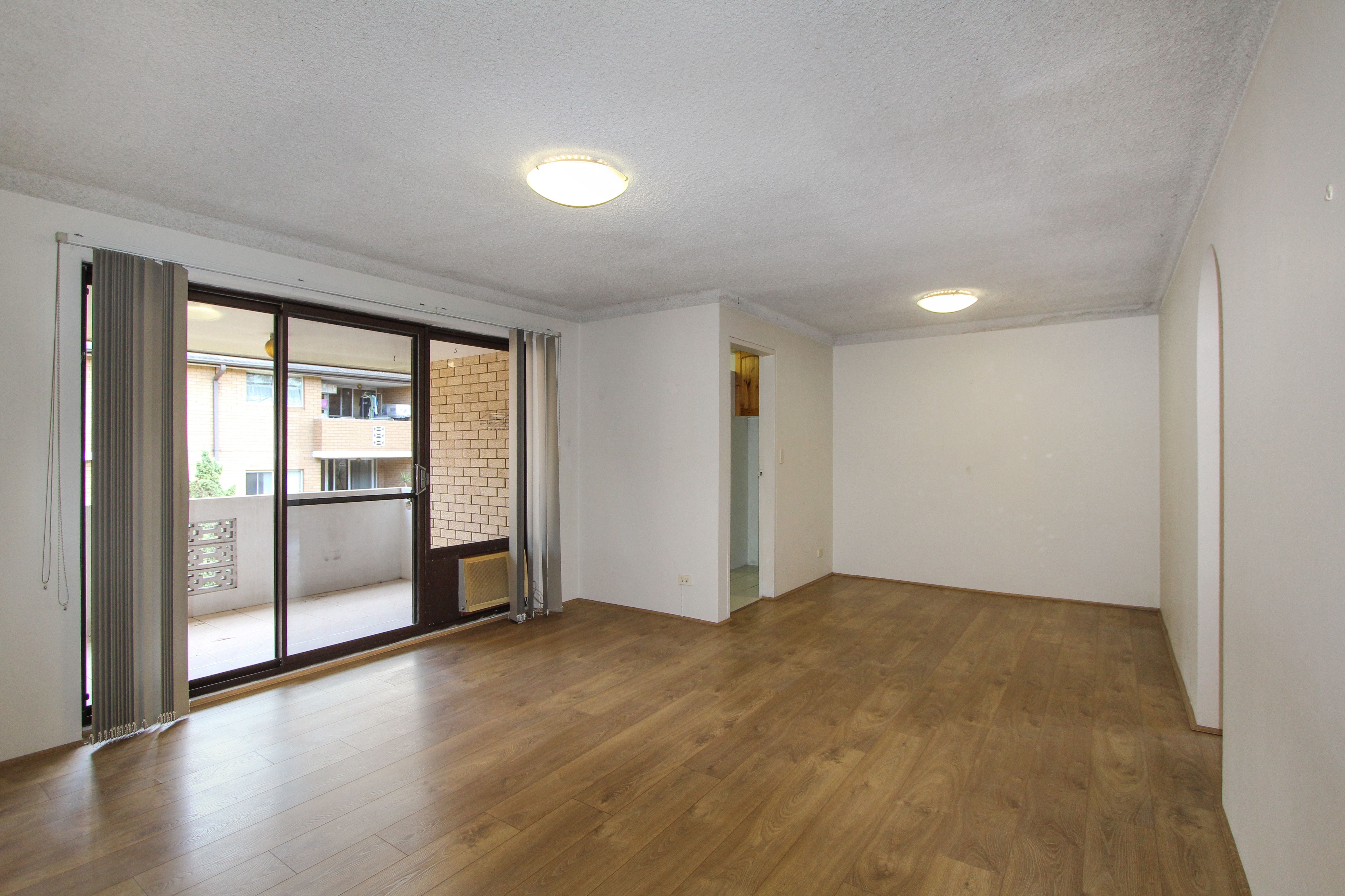 6/19 Cottonwood Crescent — photo 3 of 6