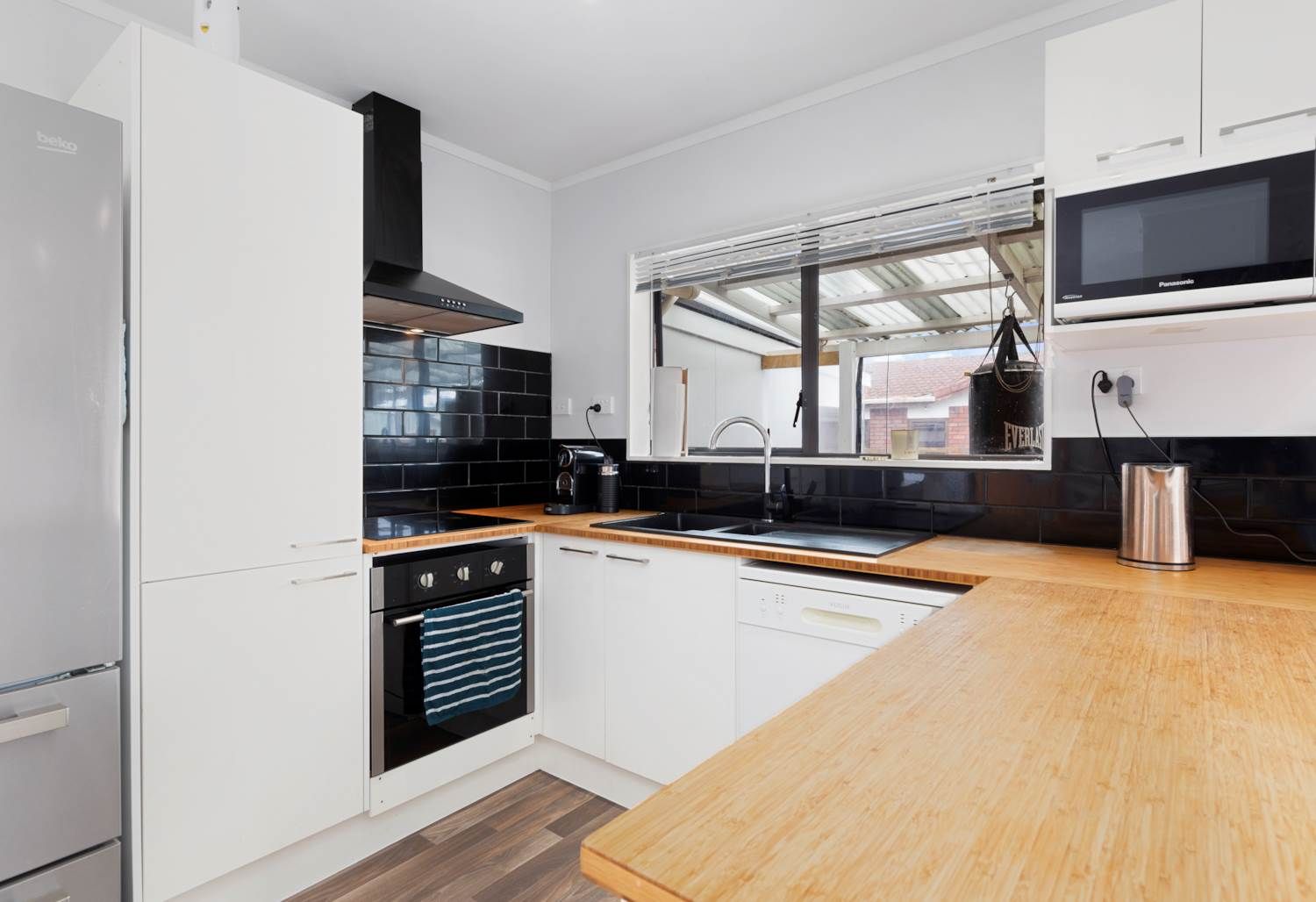 2/3 Seaward Place, Wattle Downs, Manukau City