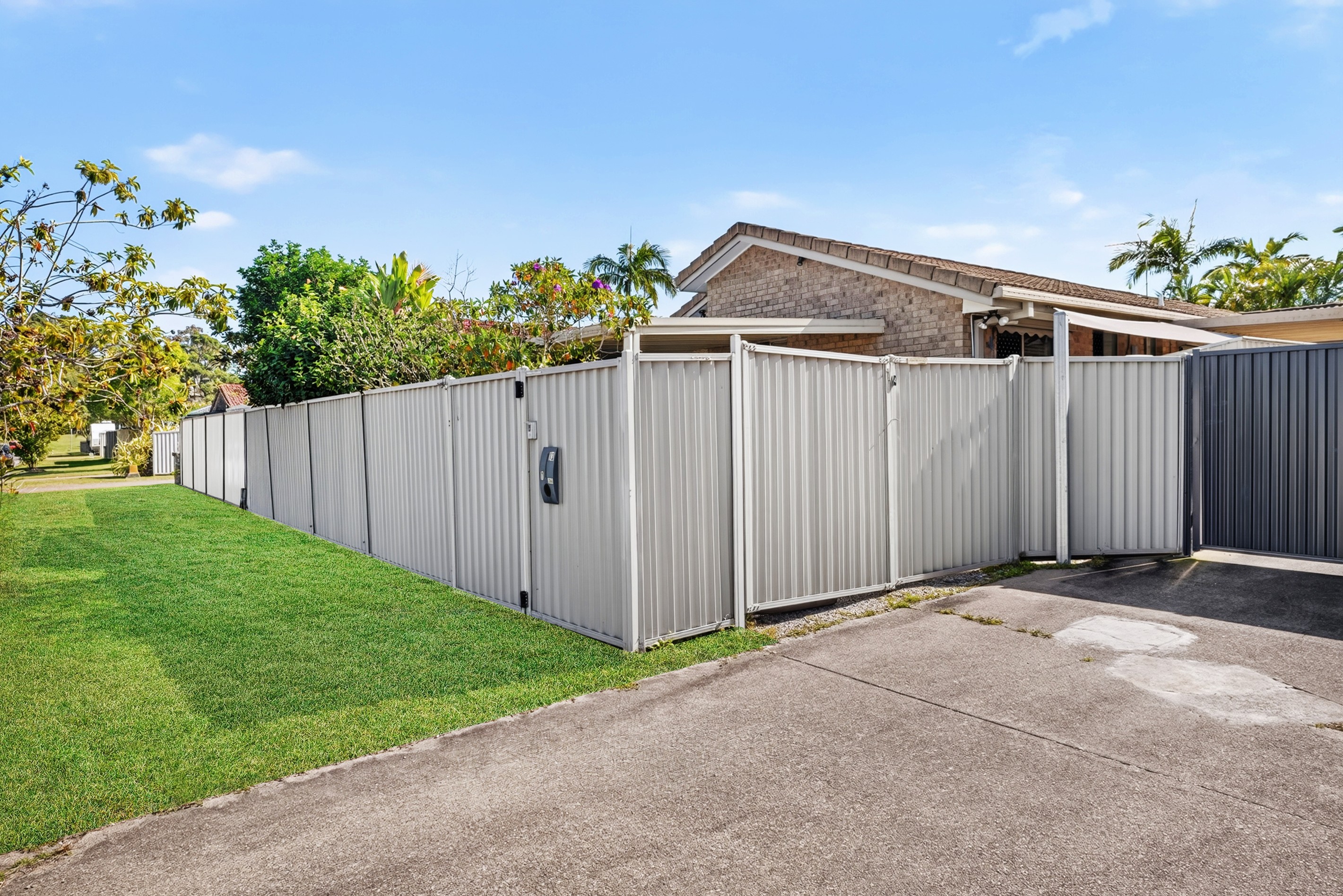 1/12 Avi Court, Labrador, QLD 4215