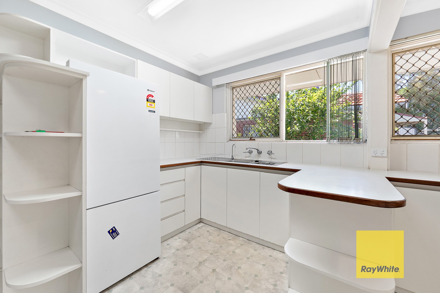 6 Charlton Place, Thornlie, WA 6108