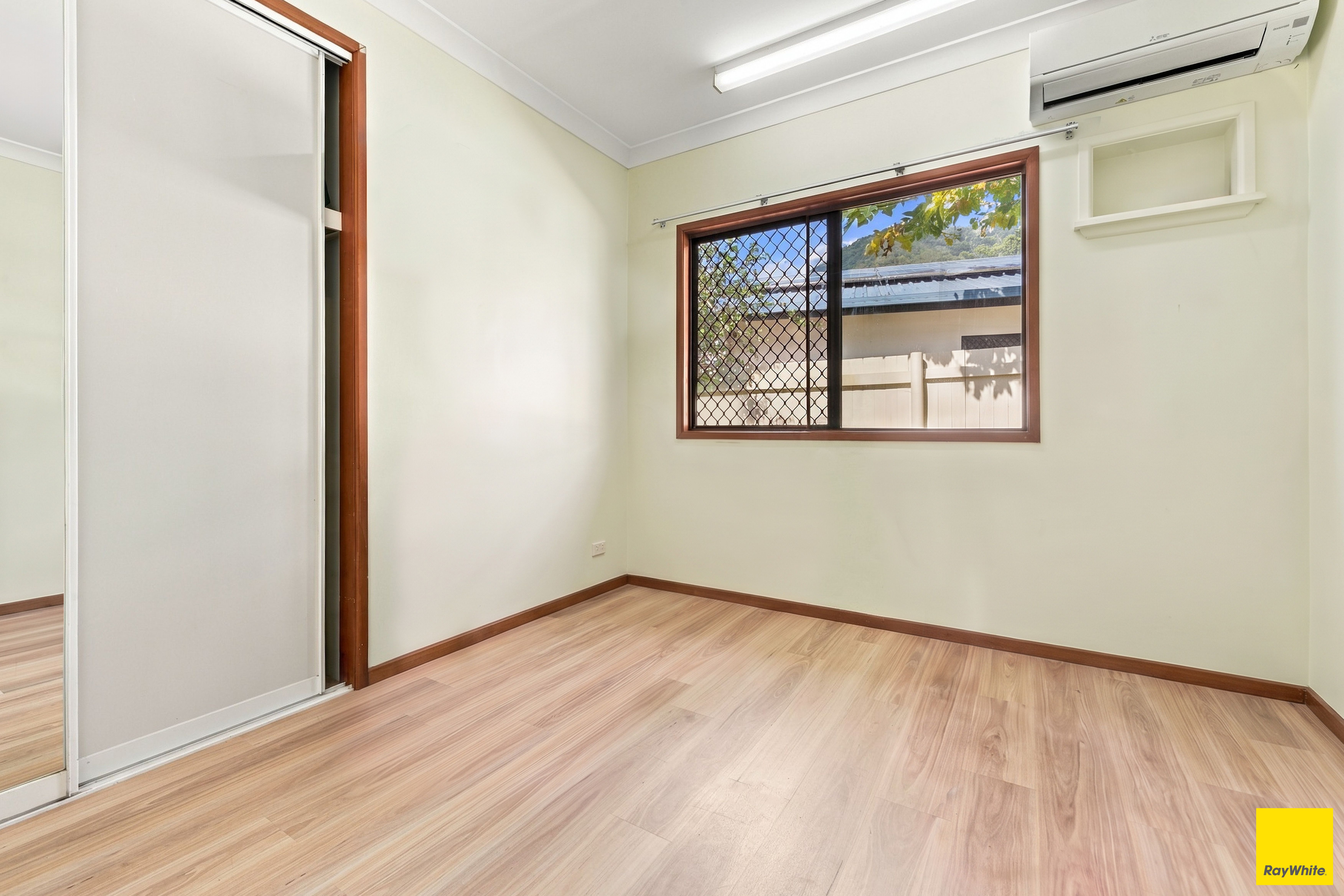 12 Tuffley Close — photo 11 of 20