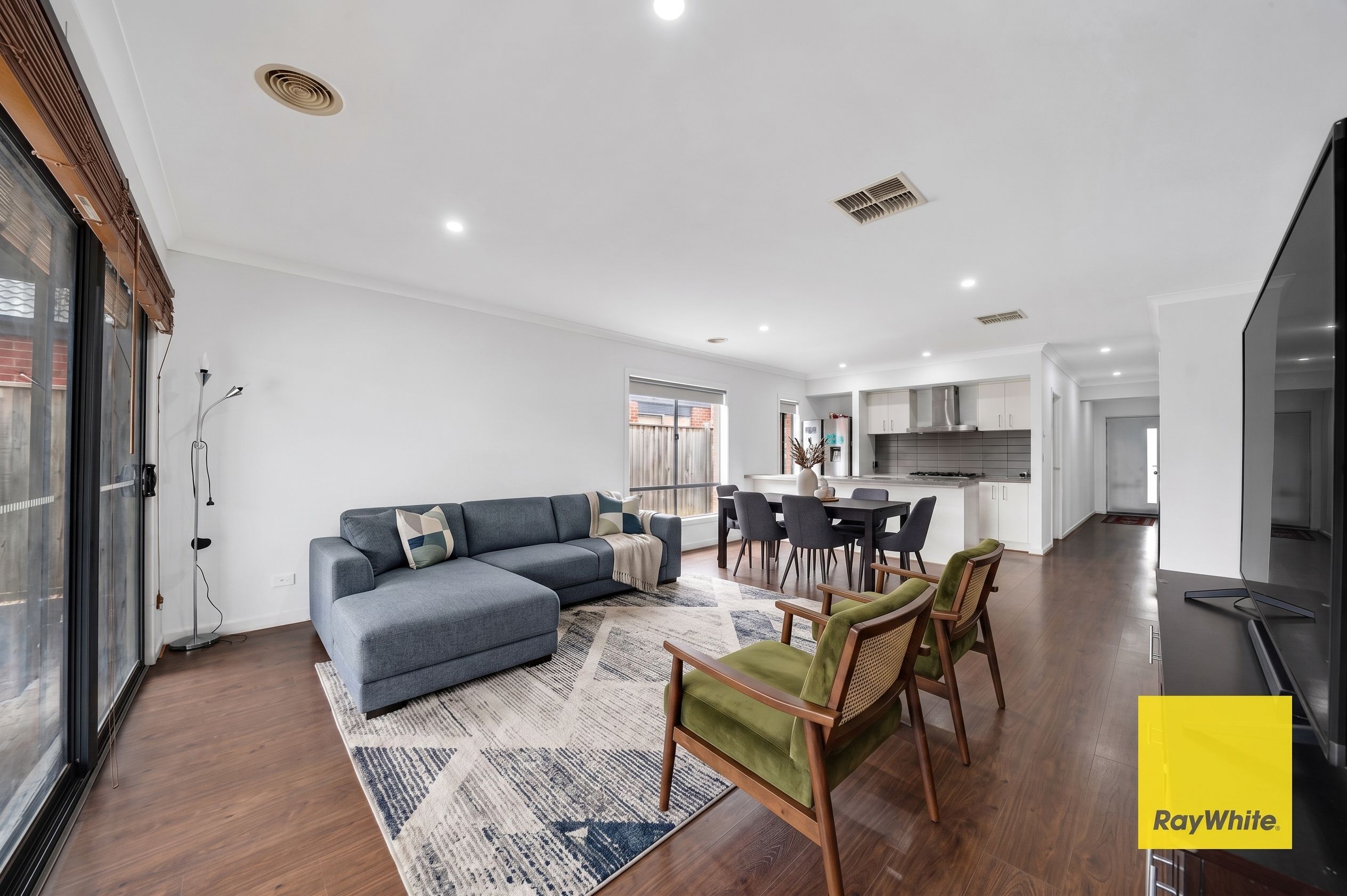 8 Dunlop Way — photo 4 of 21