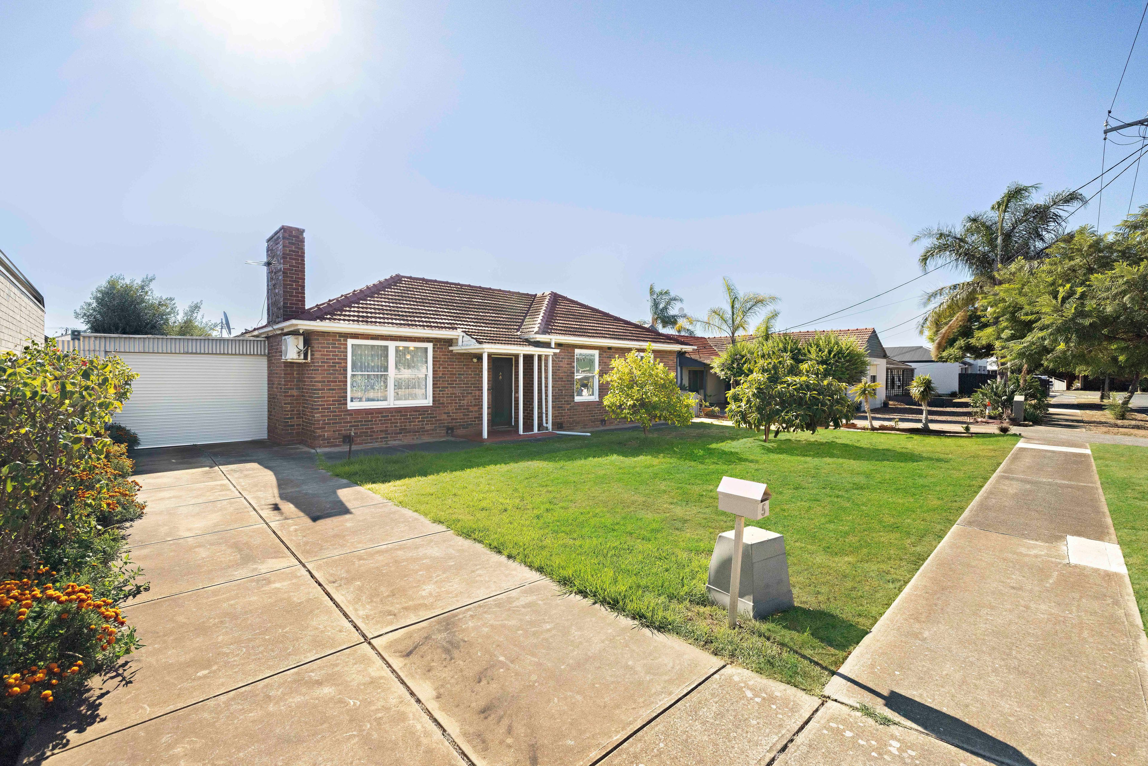 5 Broadford Crescent, Findon, SA 5023