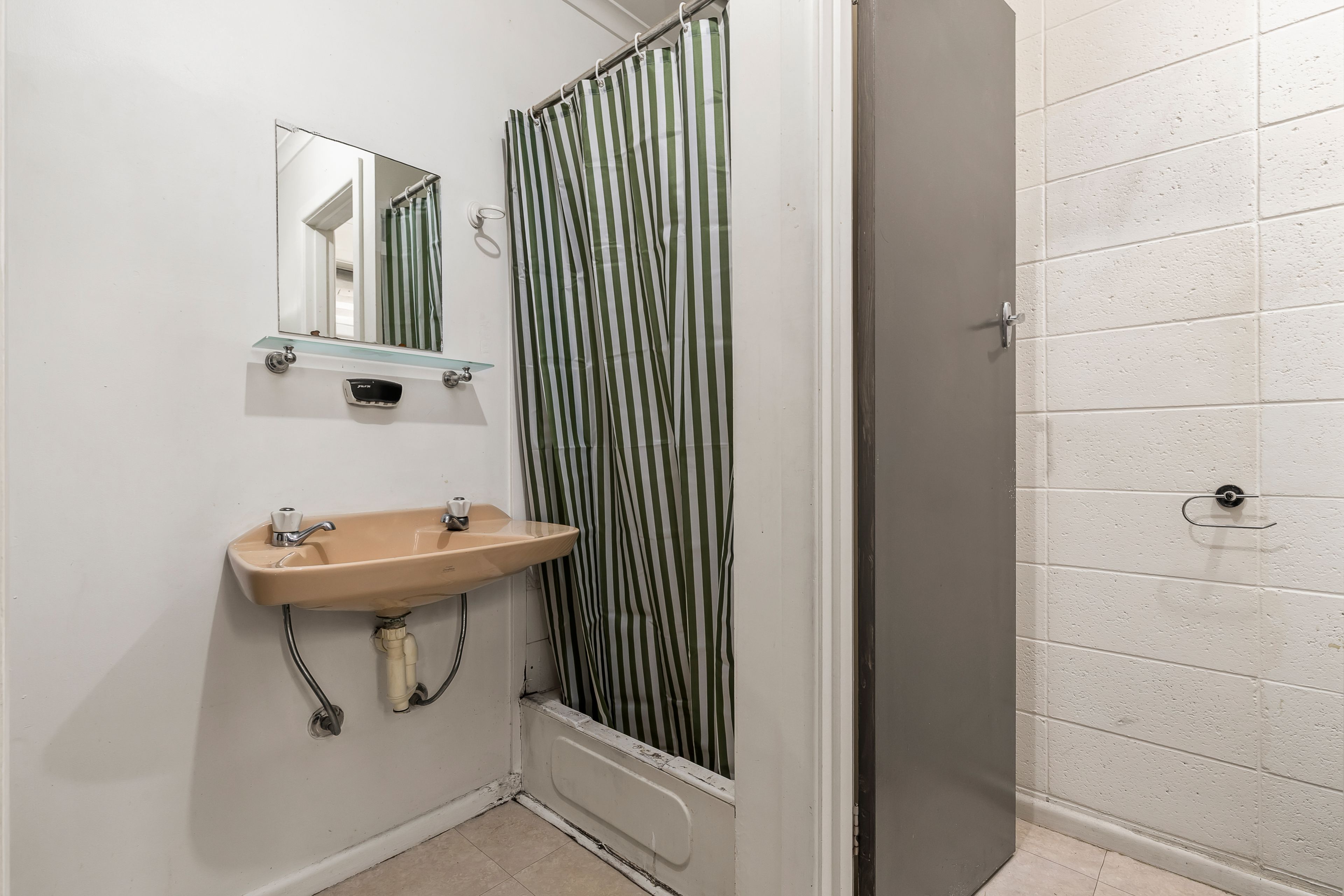 9/70 Chute Street — photo 8 of 17