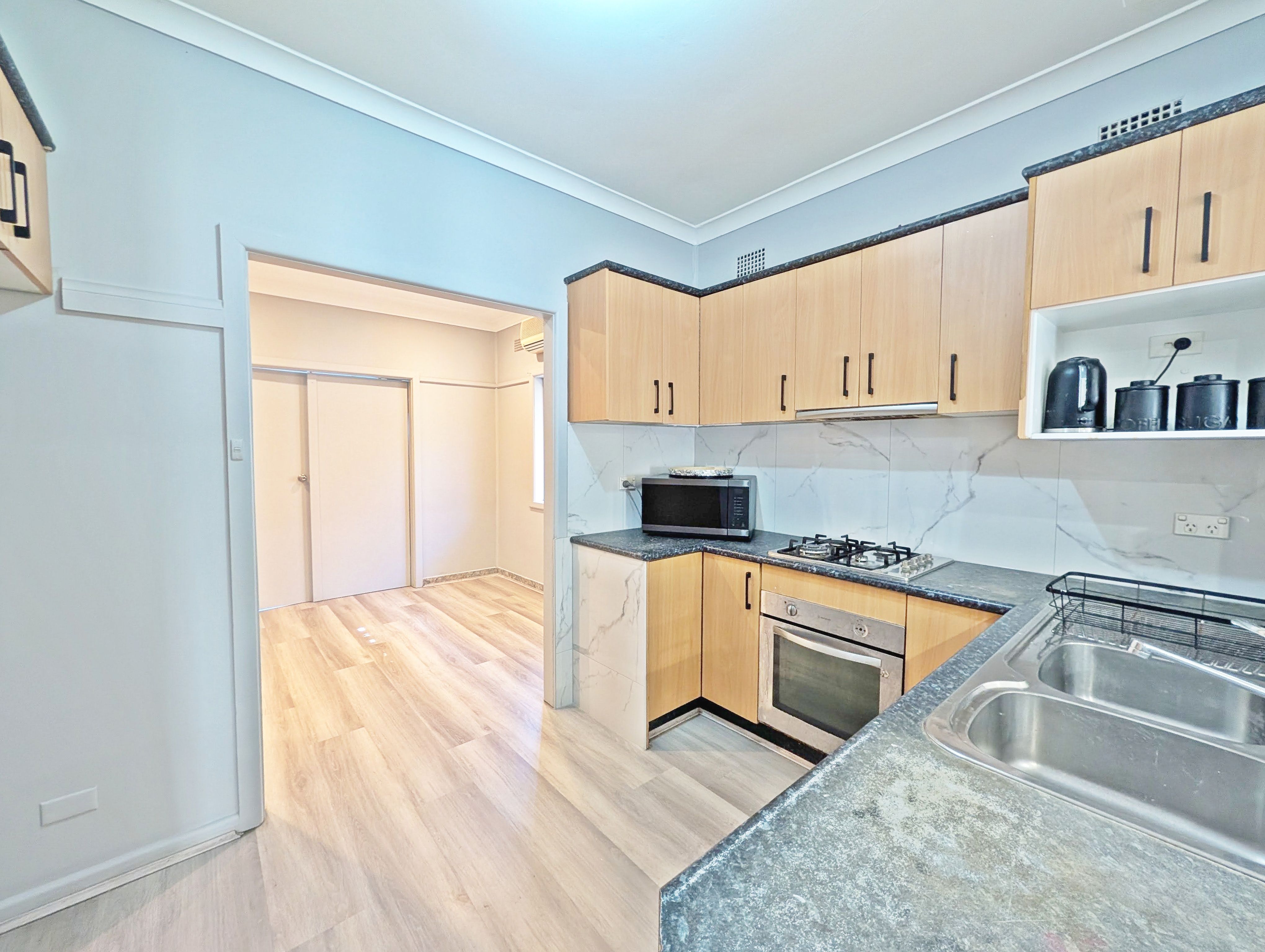 18 Elizabeth Street — photo 3 of 23