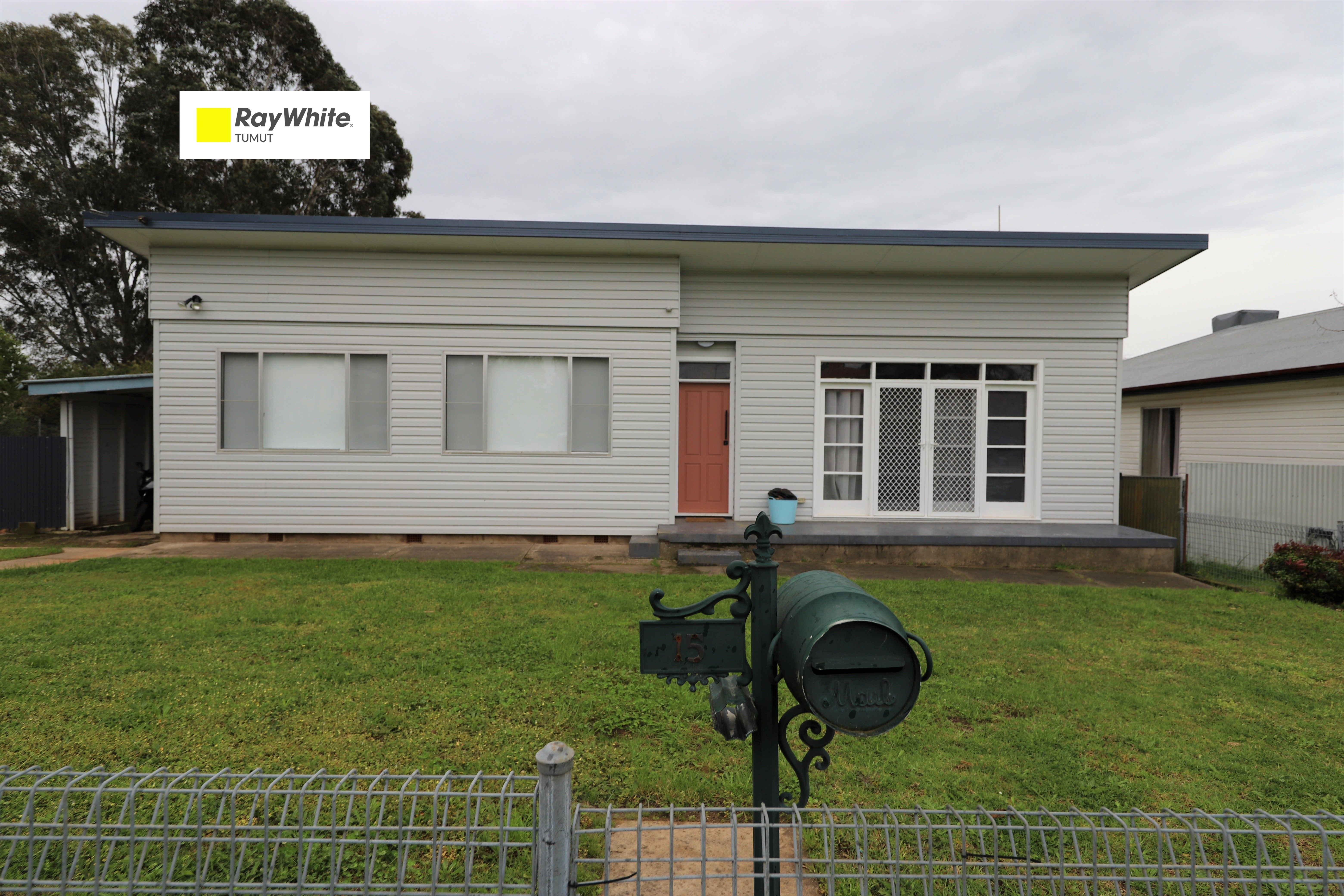 15 Colwell Street, Tumut NSW 2720