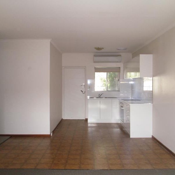 2/4 Military Road, West Beach, SA 5024